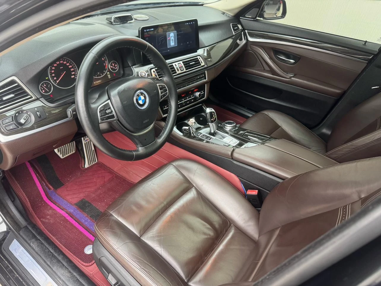  BMW  525Li  - interior