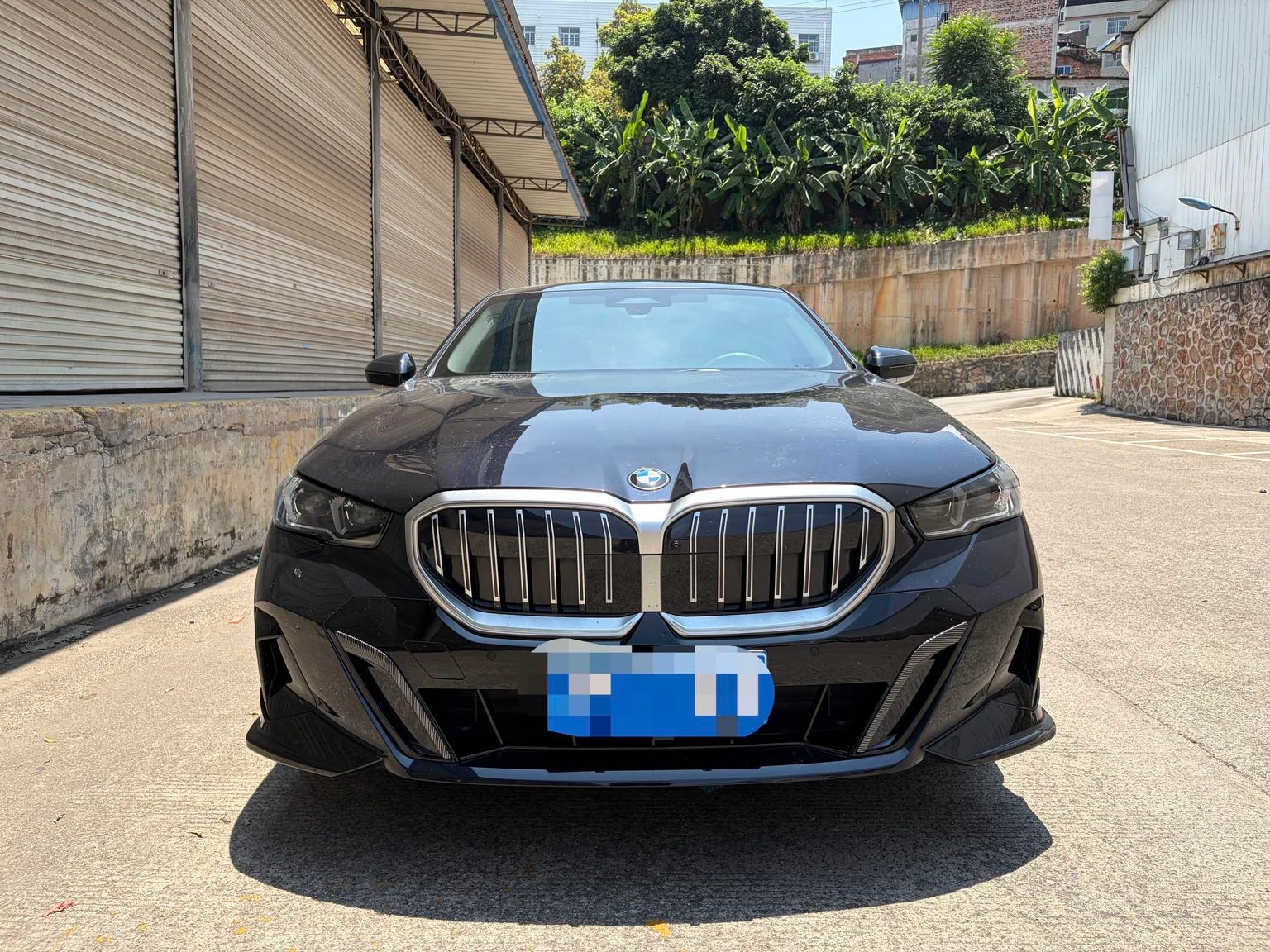 BMW 5 Series 530Li Leading M Sport Package - exterior