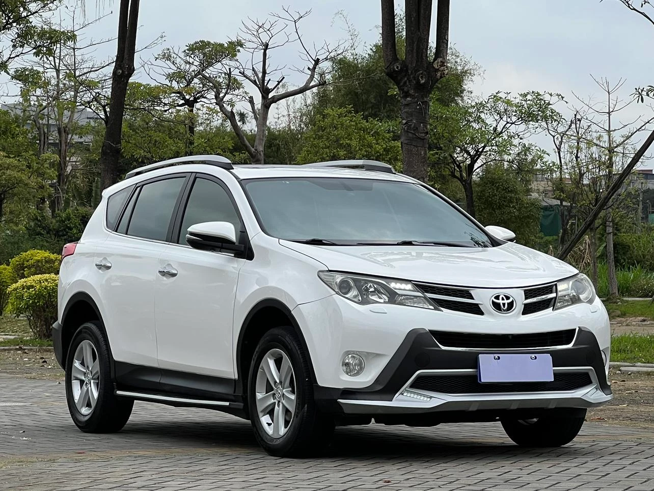 Toyota RAV4 4WD - exterior