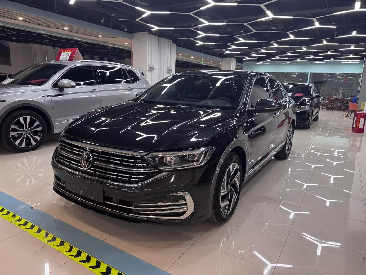 Volkswagen Sagitar 300TSI DSG Surpass Edition