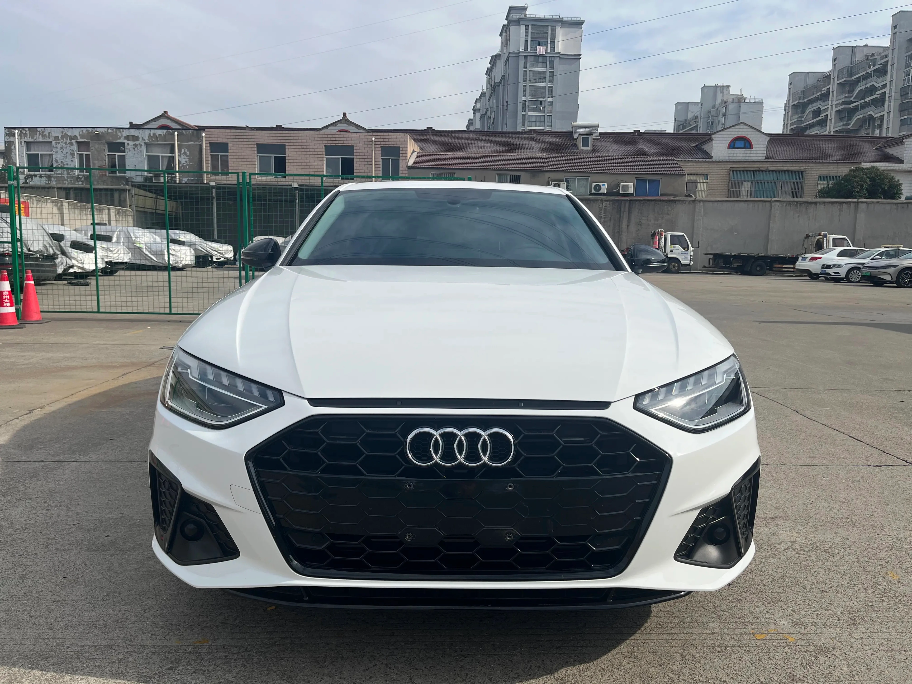 Audi A4L 40 TFSI Luxury Dynamic - exterior