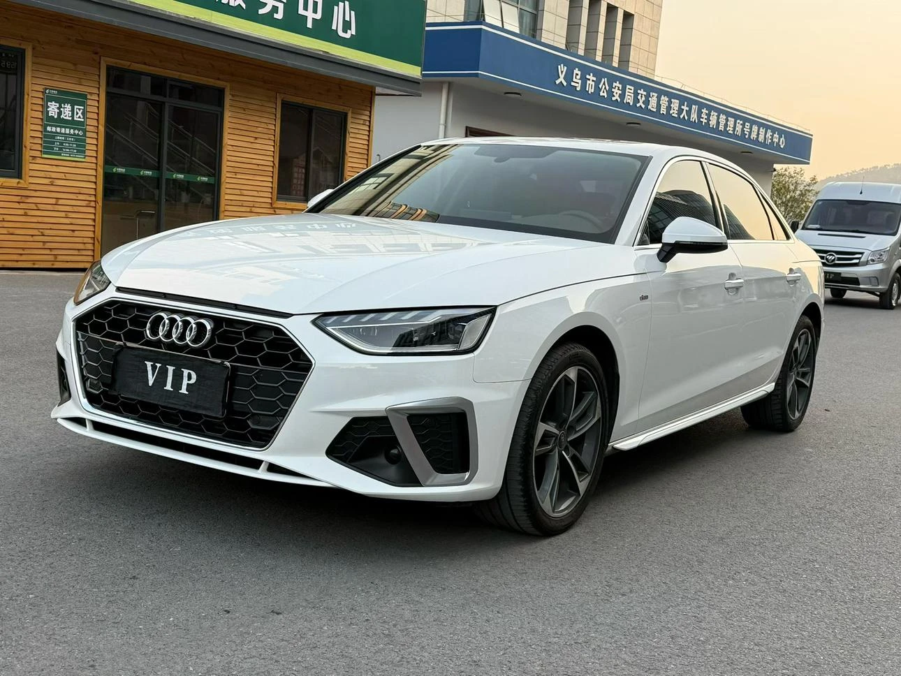 Audi A4L 40 TFSI (Luxury Dynamic Trim)