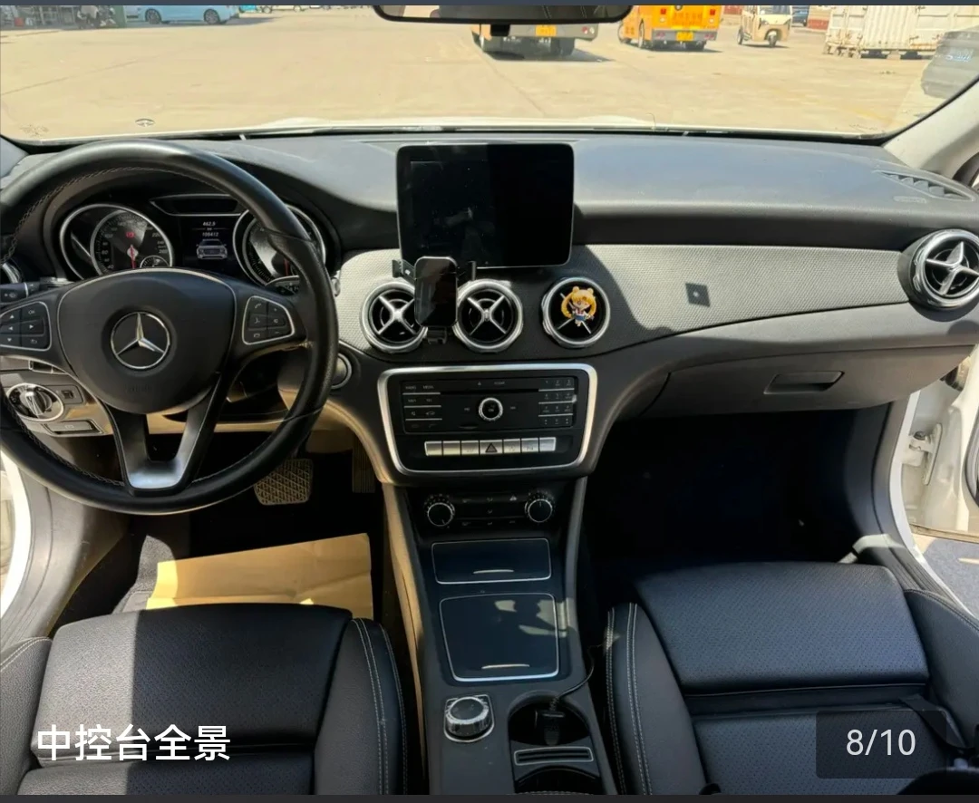 Mercedes-Benz GLA200 - interior