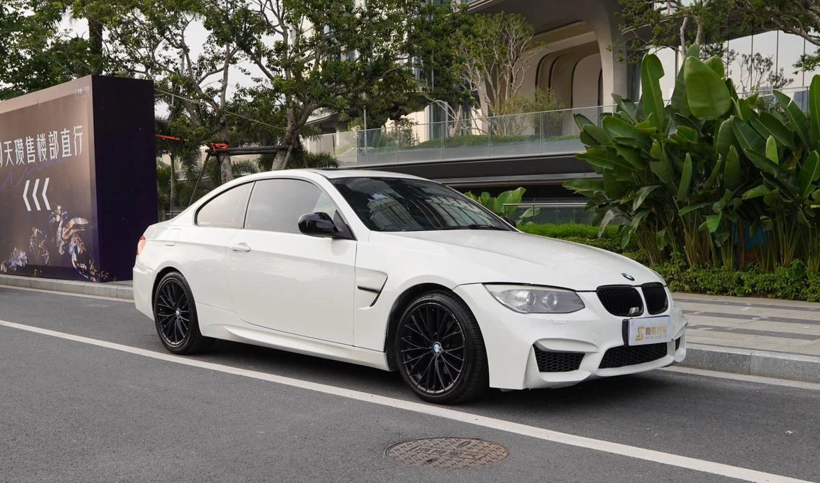 BMW 3 Series  320i Coupe