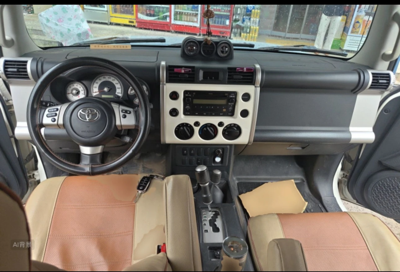 Toyota FJ Cruiser 4WD - interior