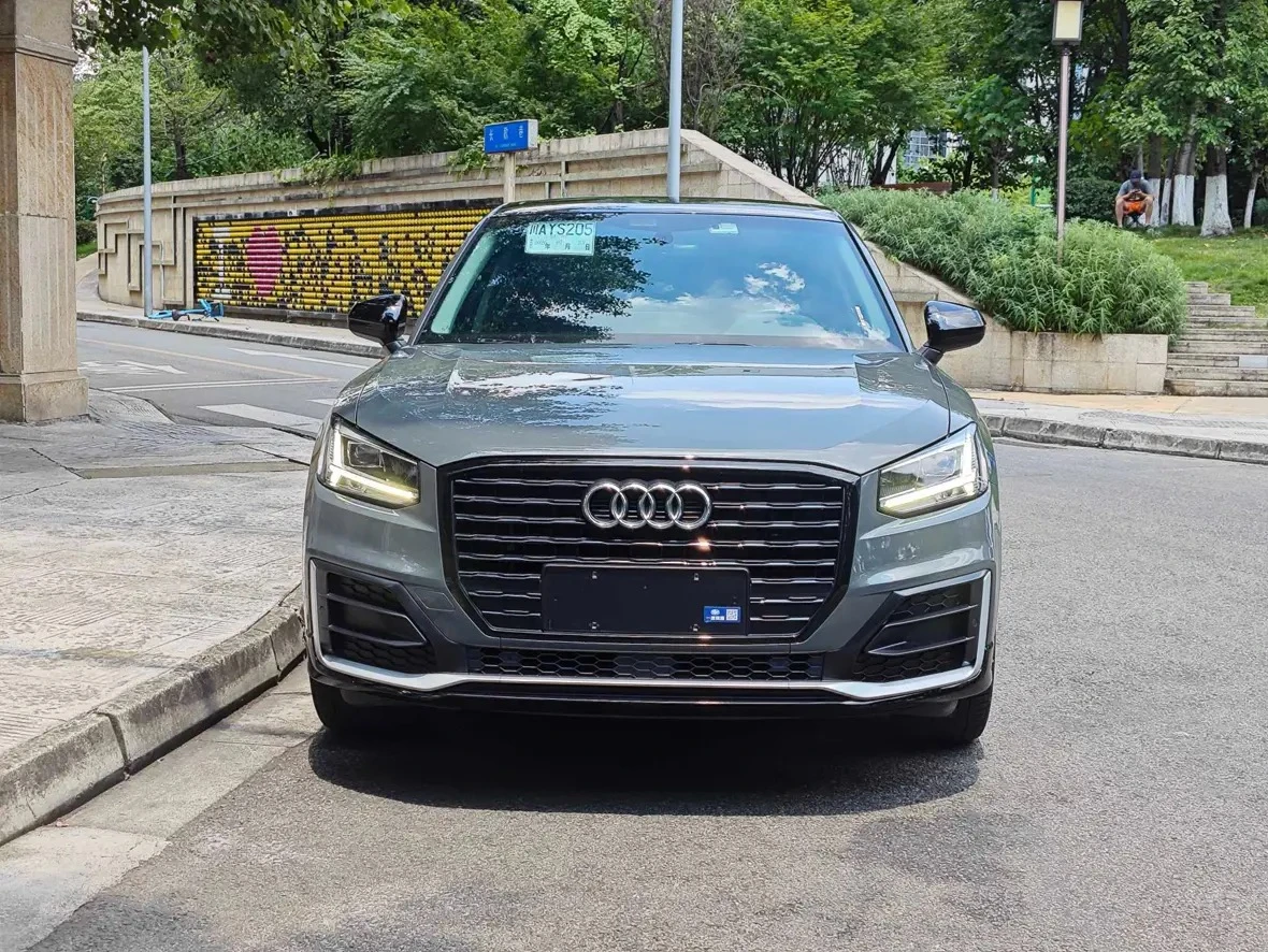 Audi Q2L 35TFSI Fashion Dynamic - exterior