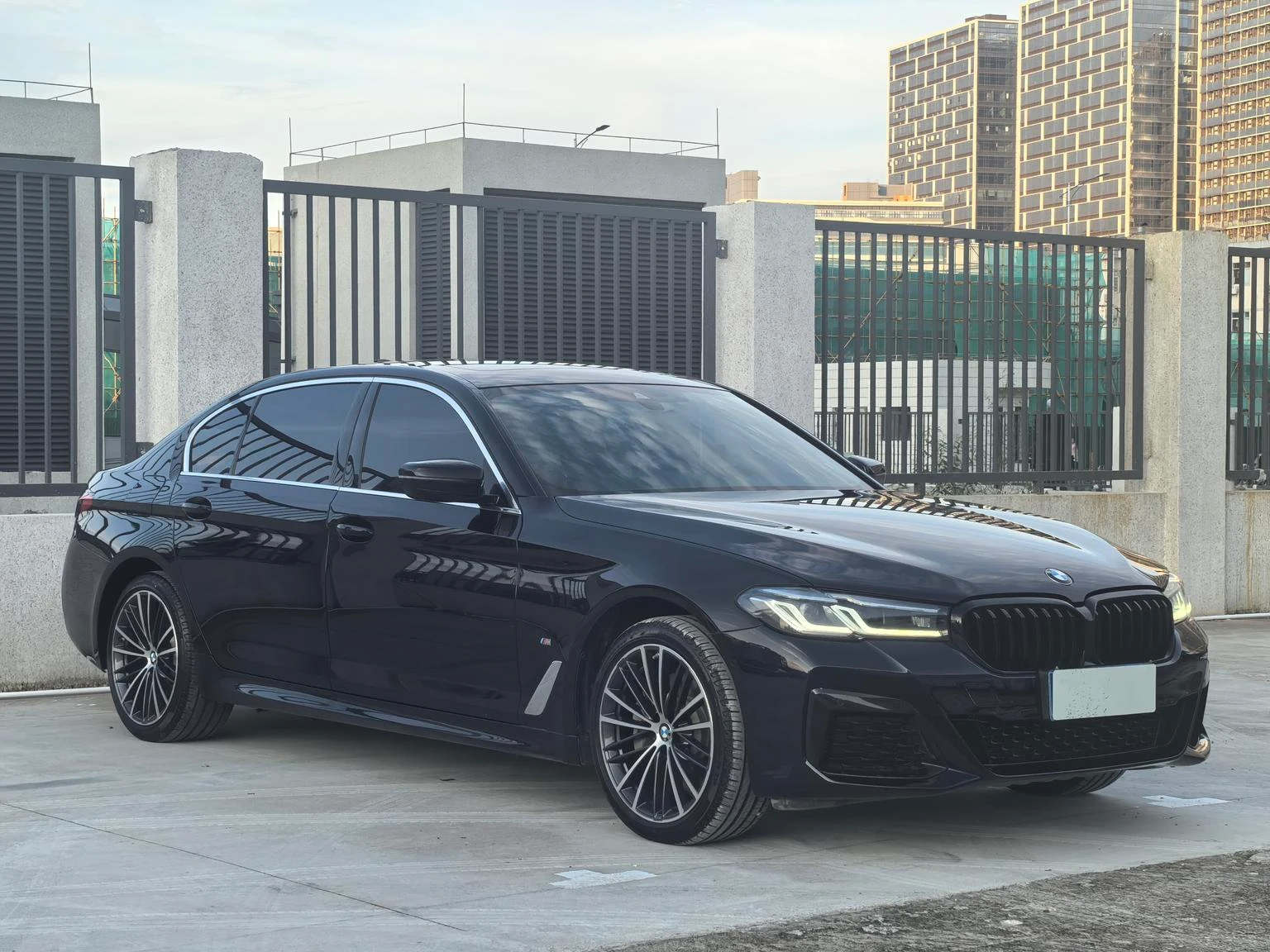 BMW 5 Series 530Li Leading M Sport Package