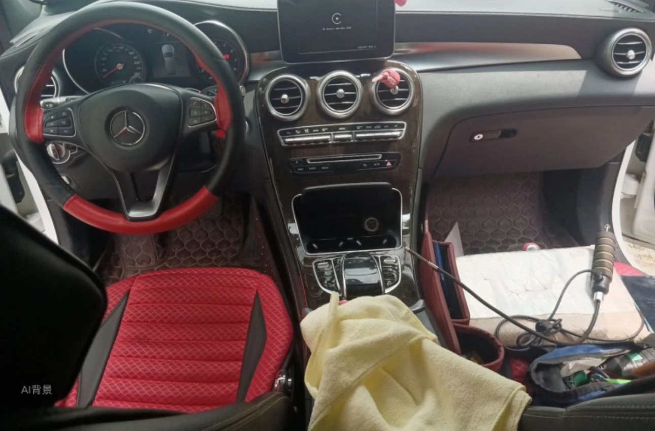 Mercedes-Benz GLC260 4MATIC  - interior