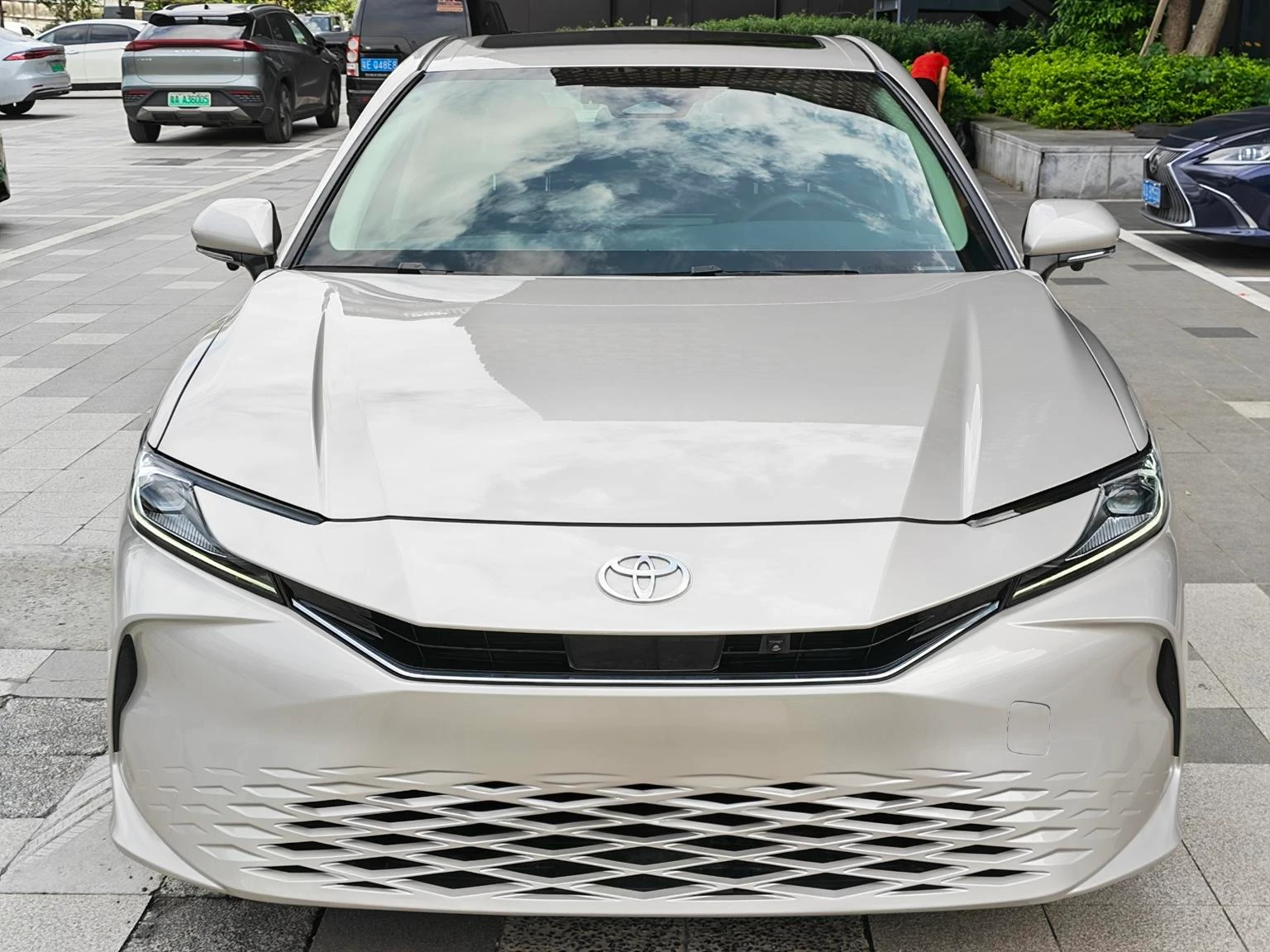 Toyota Camry 2.0GVP Luxury Edition - exterior