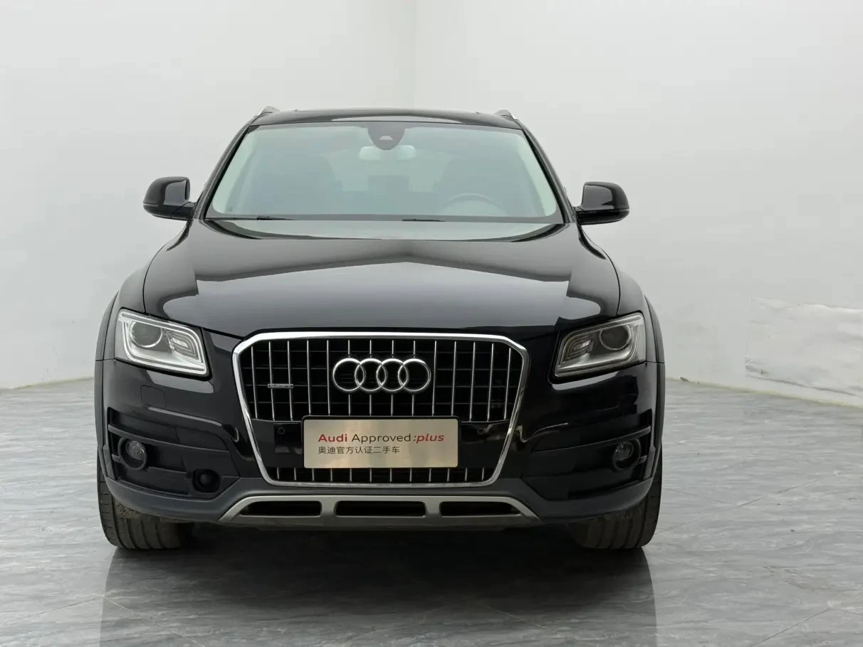 Audi Q5 40TFSI Luxury - exterior
