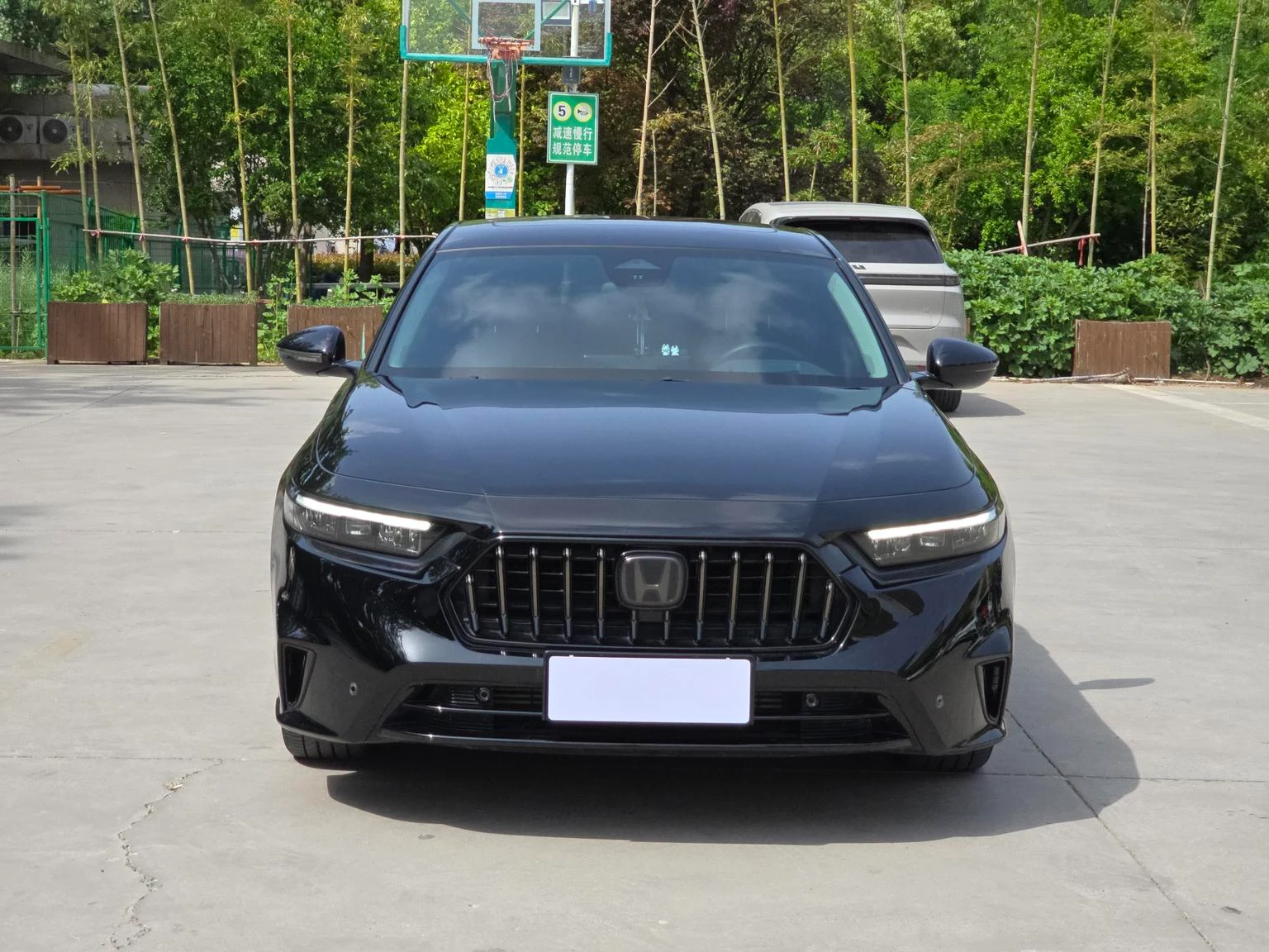 Honda Inspire 260TURBO Elite - exterior
