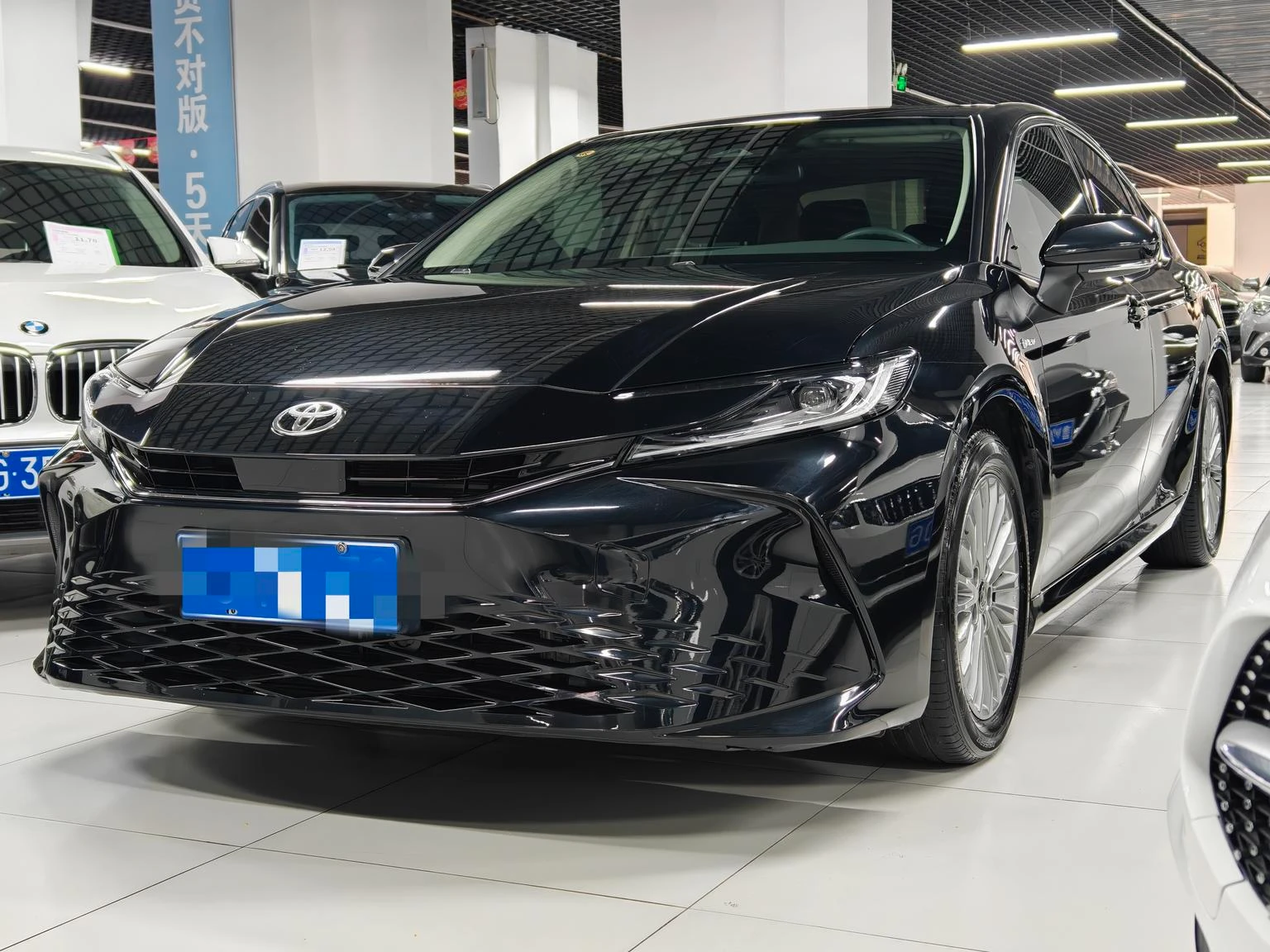 Toyota Camry Hybrid 2.0HE Elite Edition