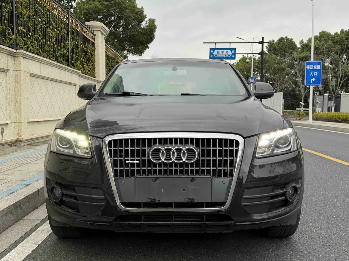 Audi Q5 2.0TFSI Comfort - exterior