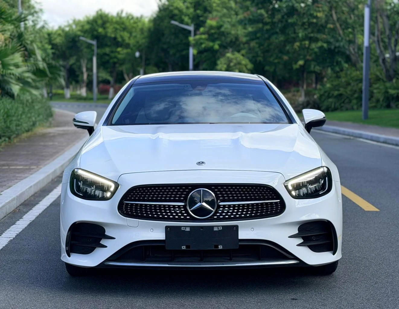 Mercedes-Benz E-Class E260 4MATIC - exterior