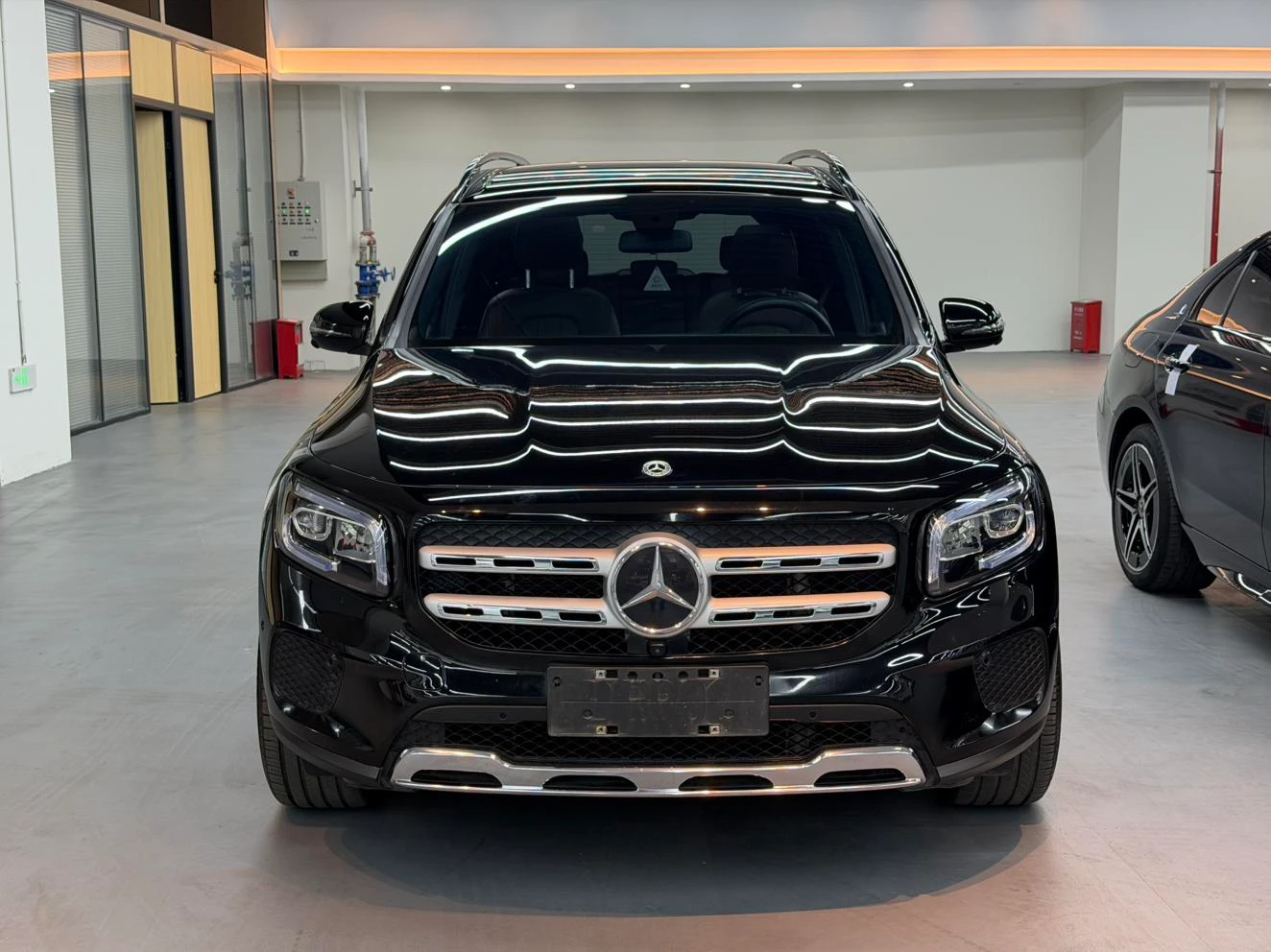 Mercedes-Benz GLB-Class GLB220  - exterior