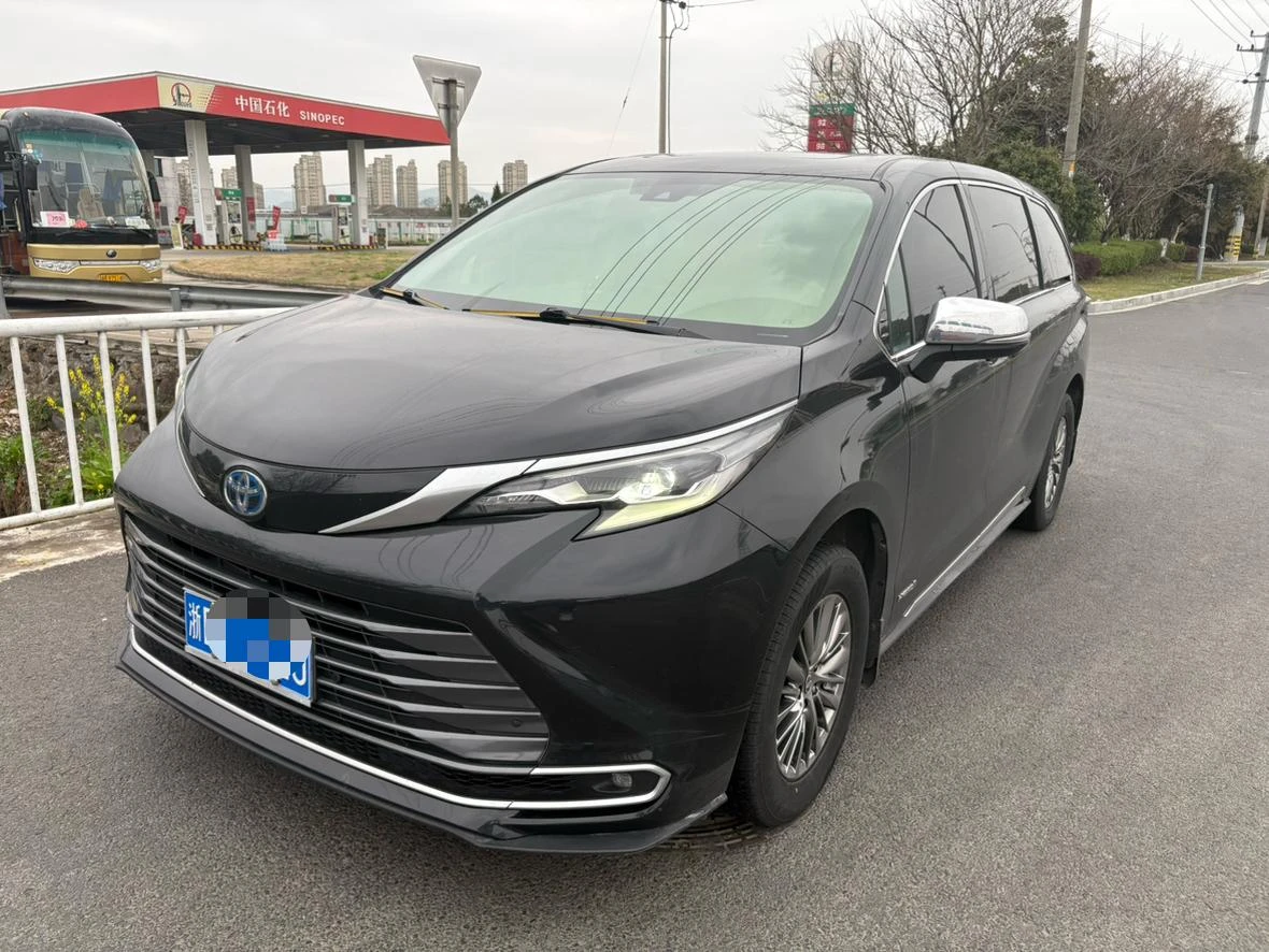 Toyota Sienna 2.5L Hybrid E-CVT 2WD