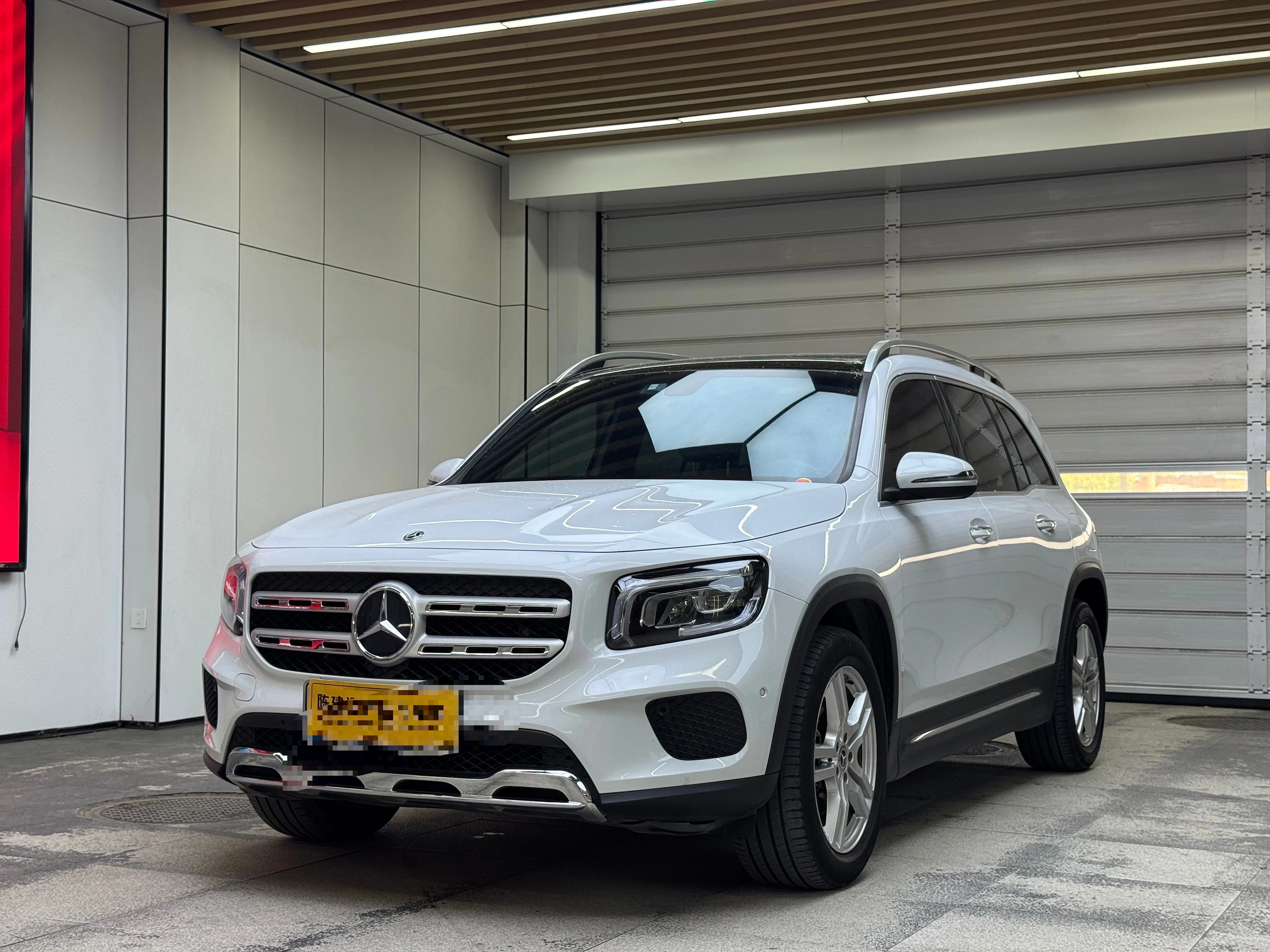 Mercedes-Benz GLB  200 - exterior