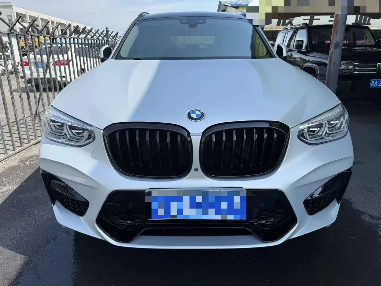 BMW X3 30i Leading