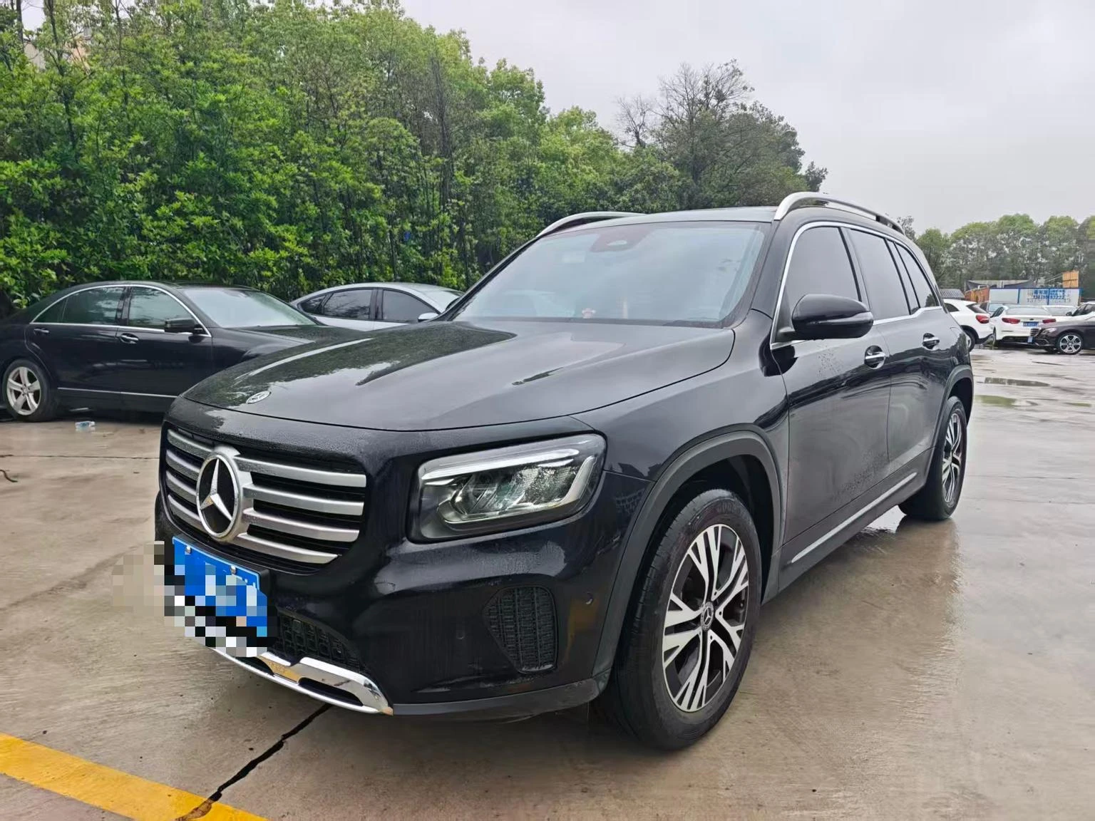 Mercedes-Benz GLB-Class GLB220 Dynamic - exterior