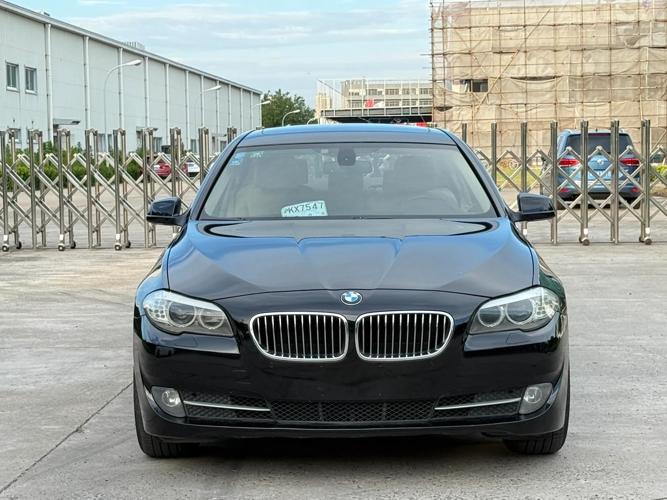 BMW 5 Series 523Li Standard Model - exterior