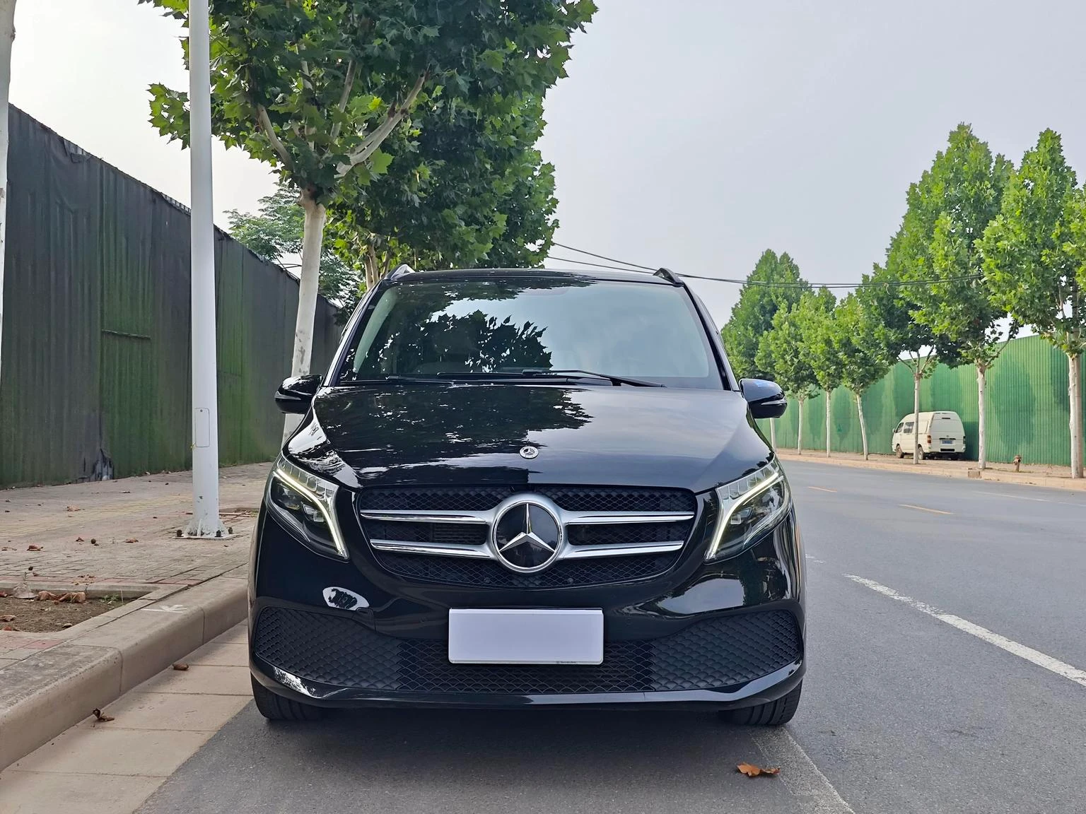 Mercedes-Benz V-Class V260 - exterior