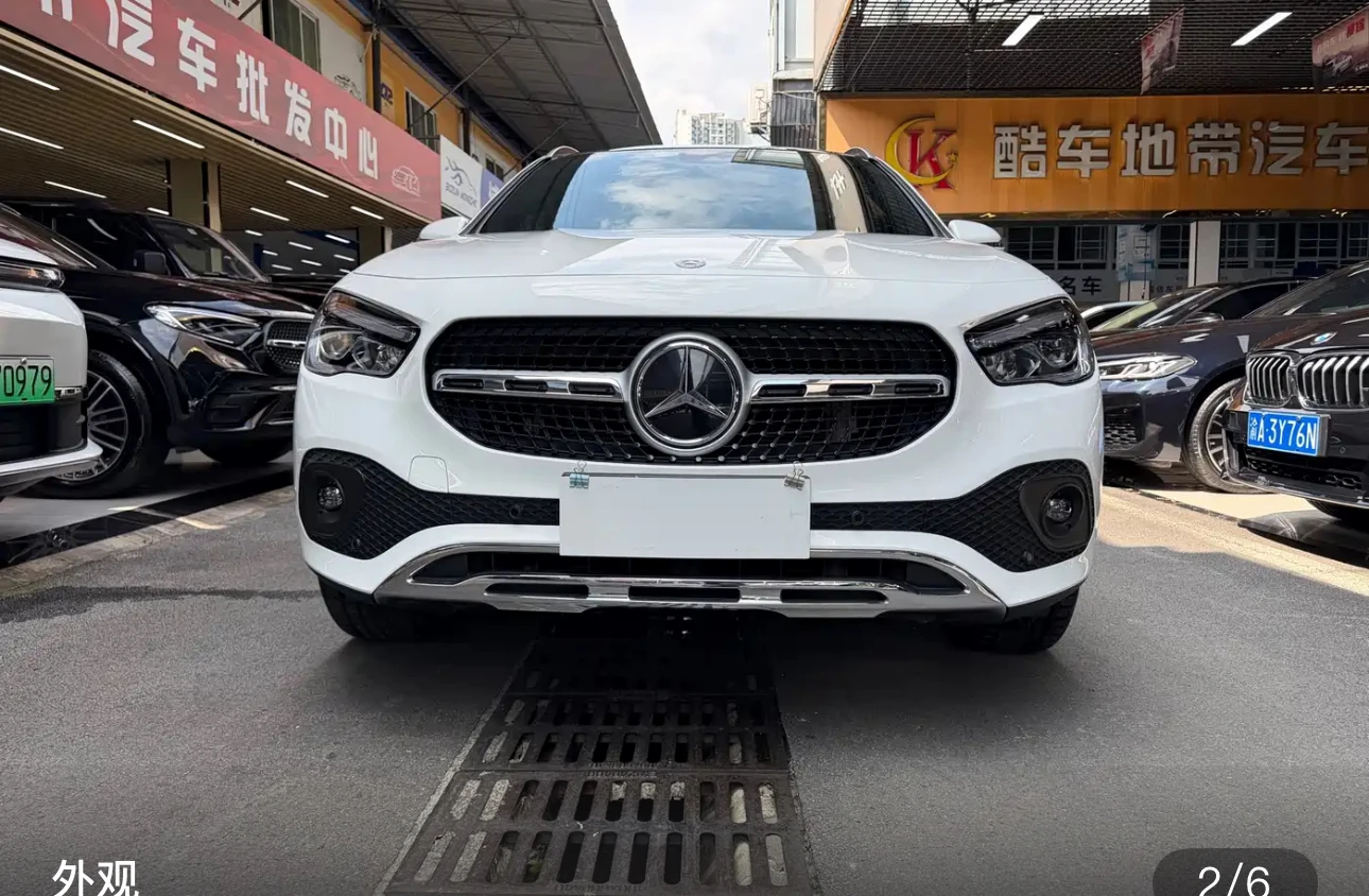 Mercedes-Benz GLA-class 220 - exterior