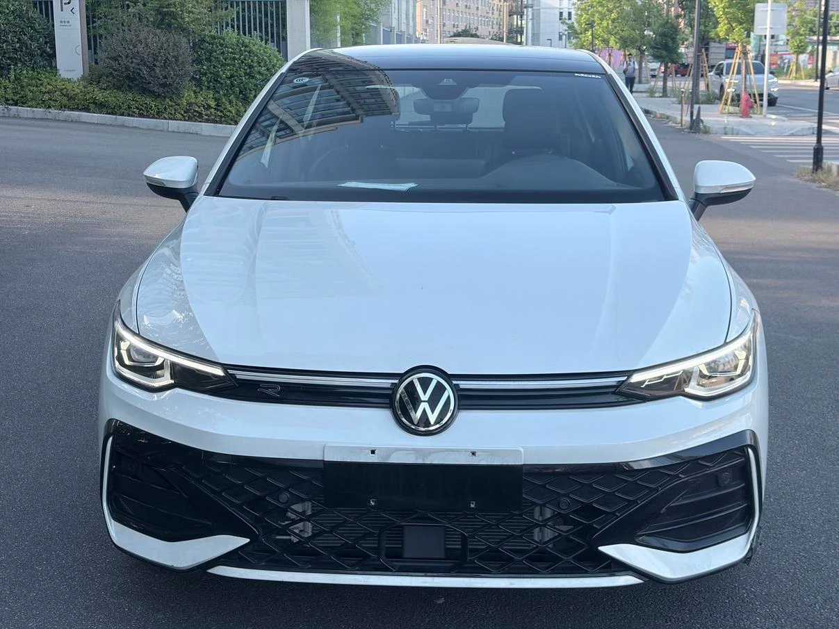 Volkswagen Golf 300TSI R-Line - exterior
