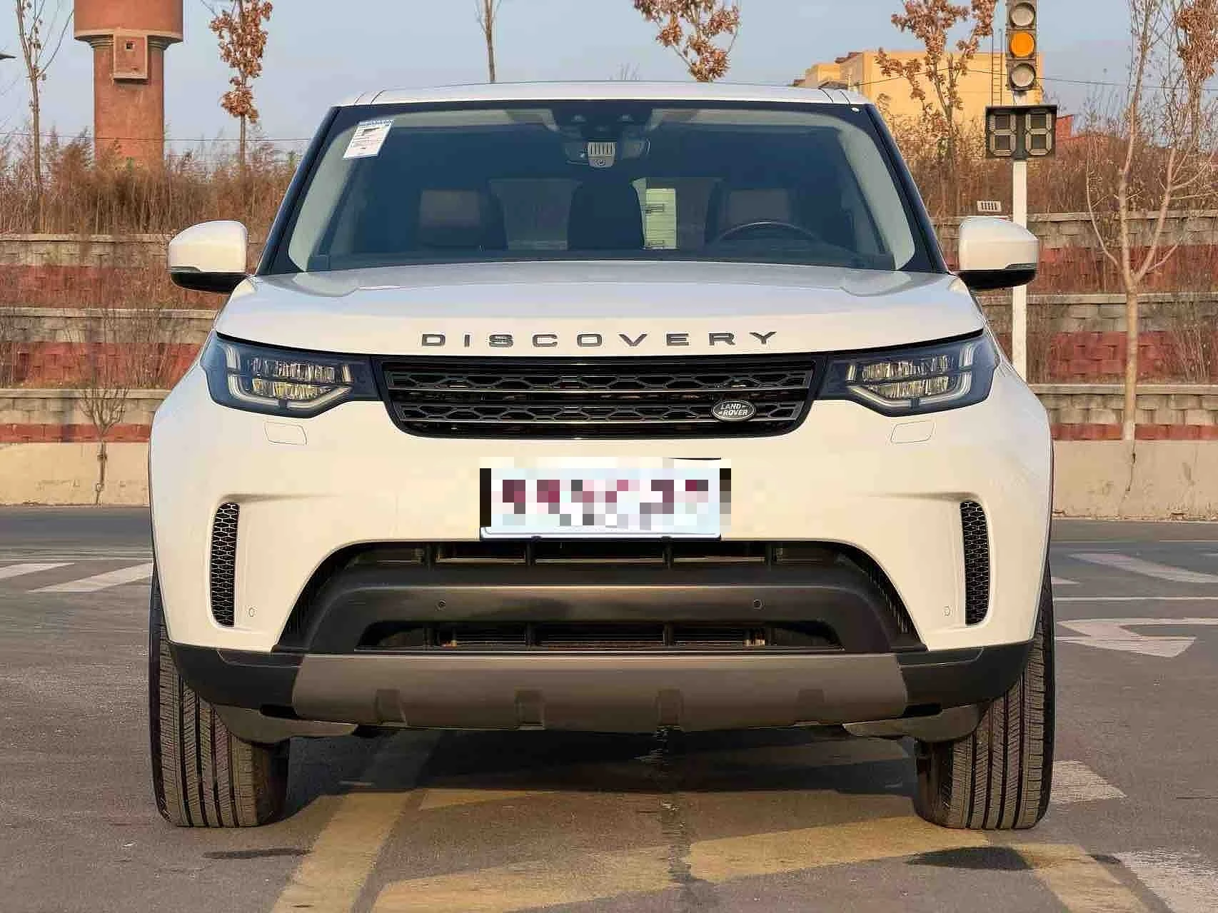 Land Rover Discovery  3.0 SCV6  SE   - exterior