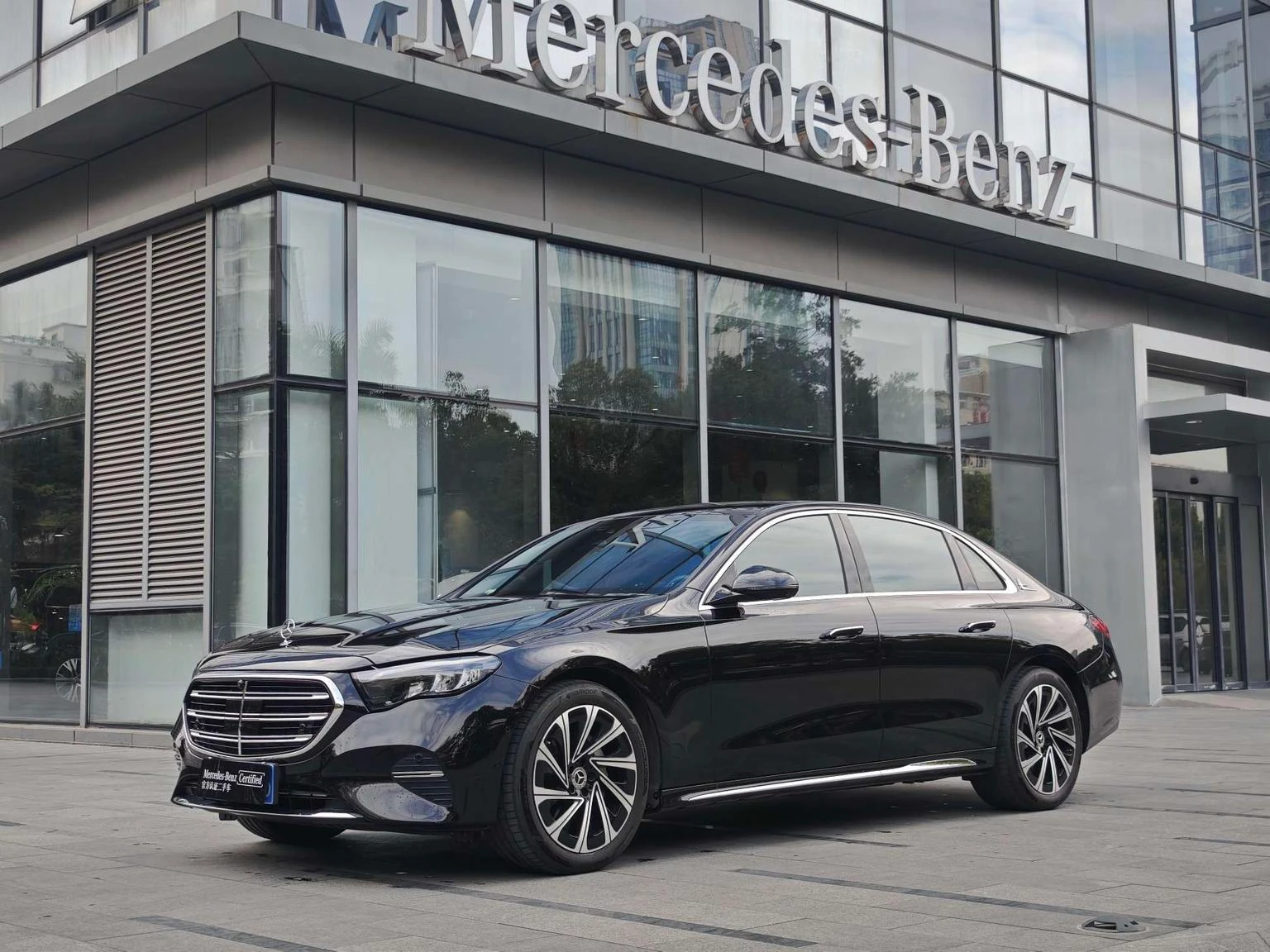Mercedes-Benz E-Class E300L Luxury - exterior