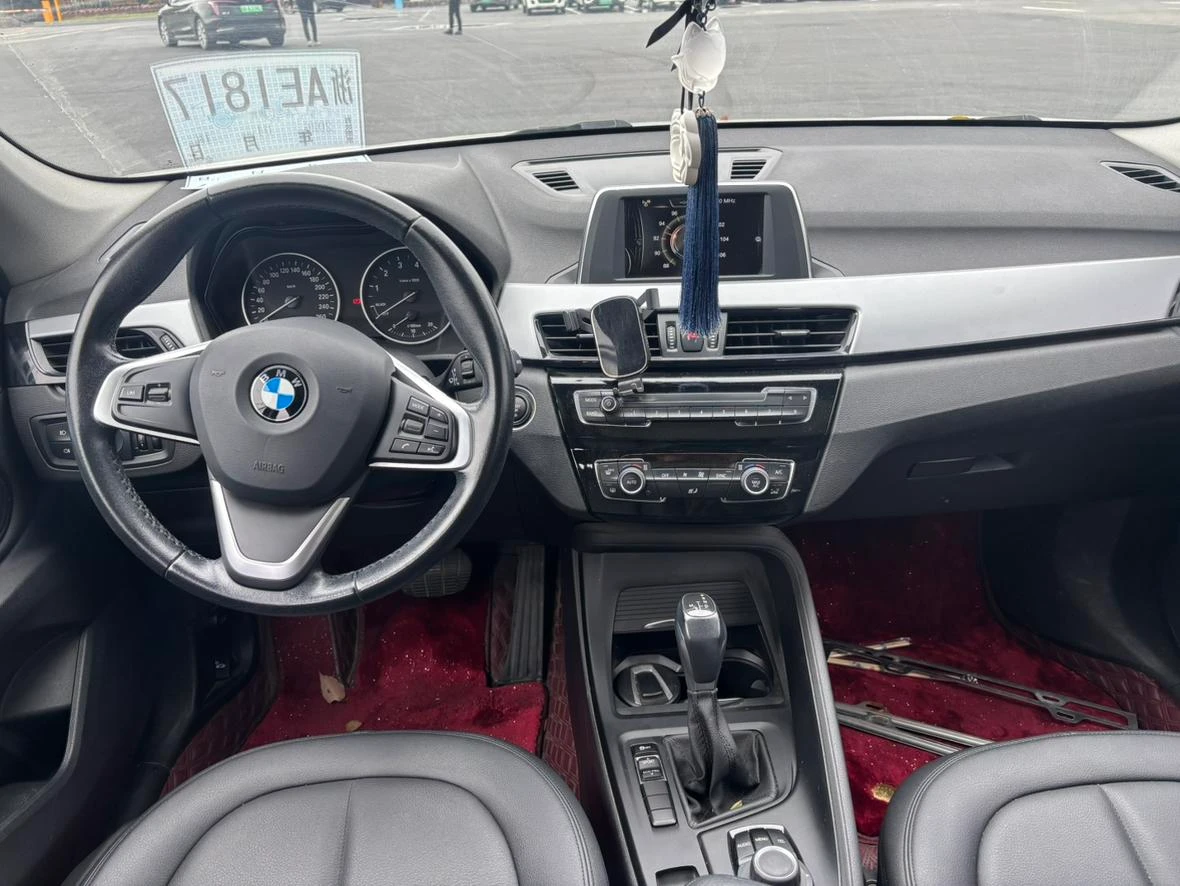 BMW X1 sDrive18Li Fashion - interior