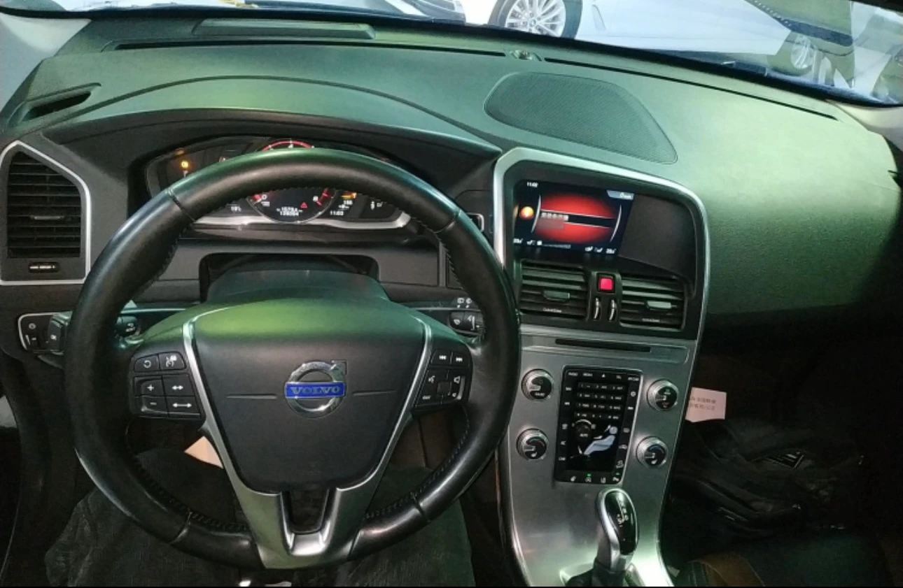 Volvo XC60 T5 AWD  - interior