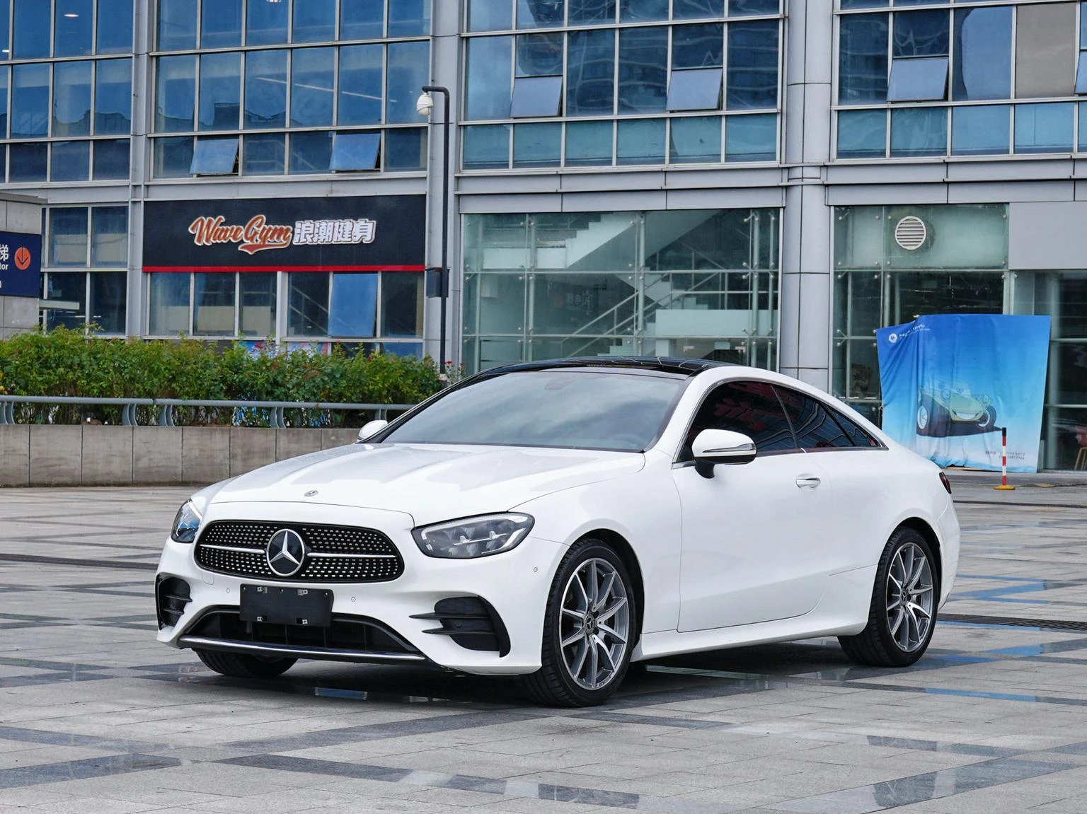 Mercedes-Benz E-Class 260 Coupe - exterior