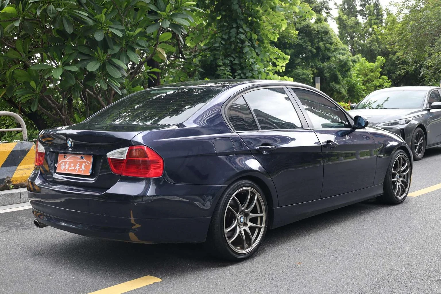 BMW 320i 2.0 Manual - exterior