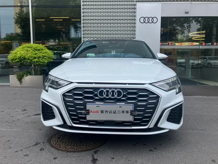 Audi A3L Limousine 35 TFS - exterior