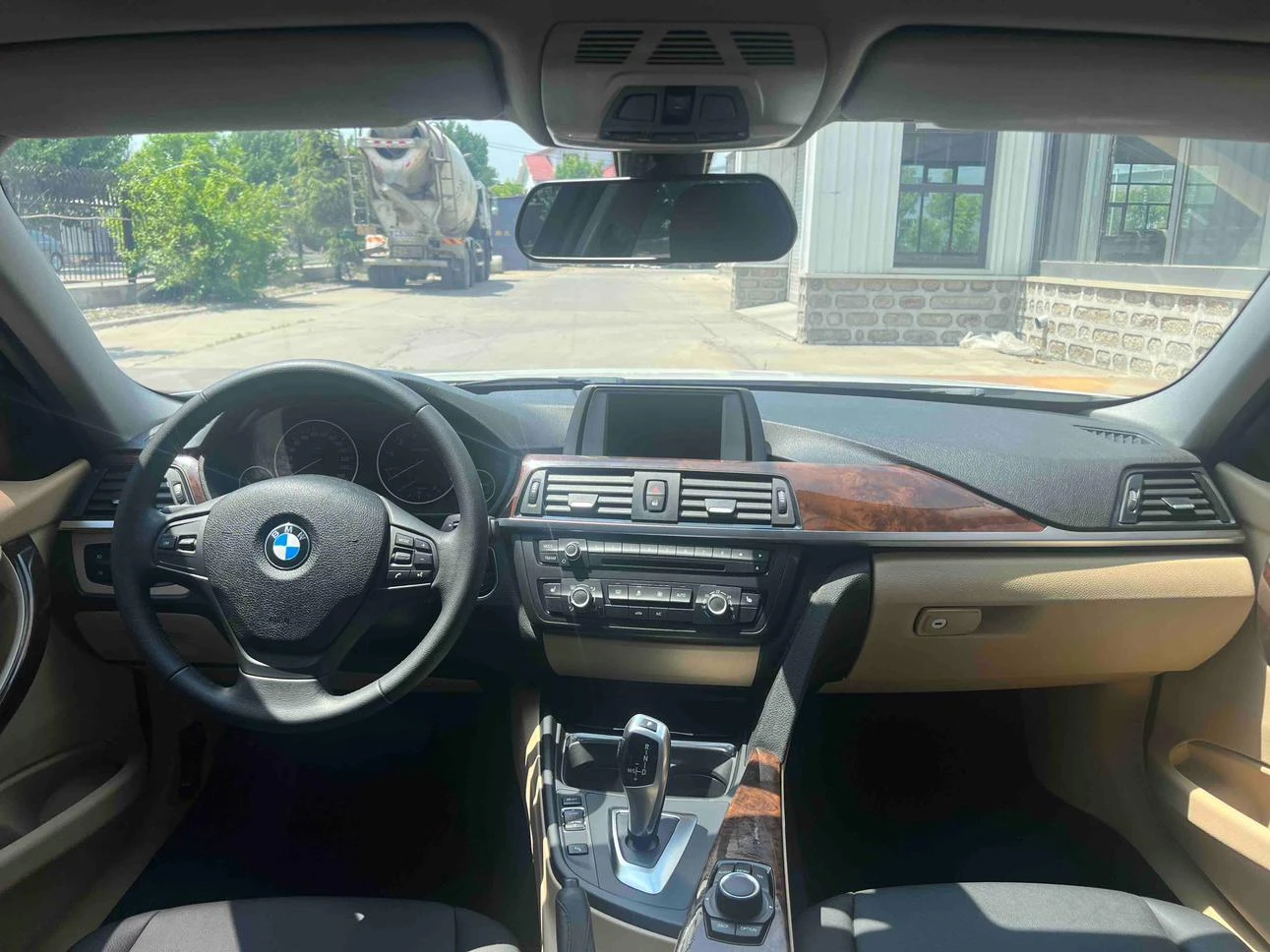 BMW 3 Series 316Li  - interior