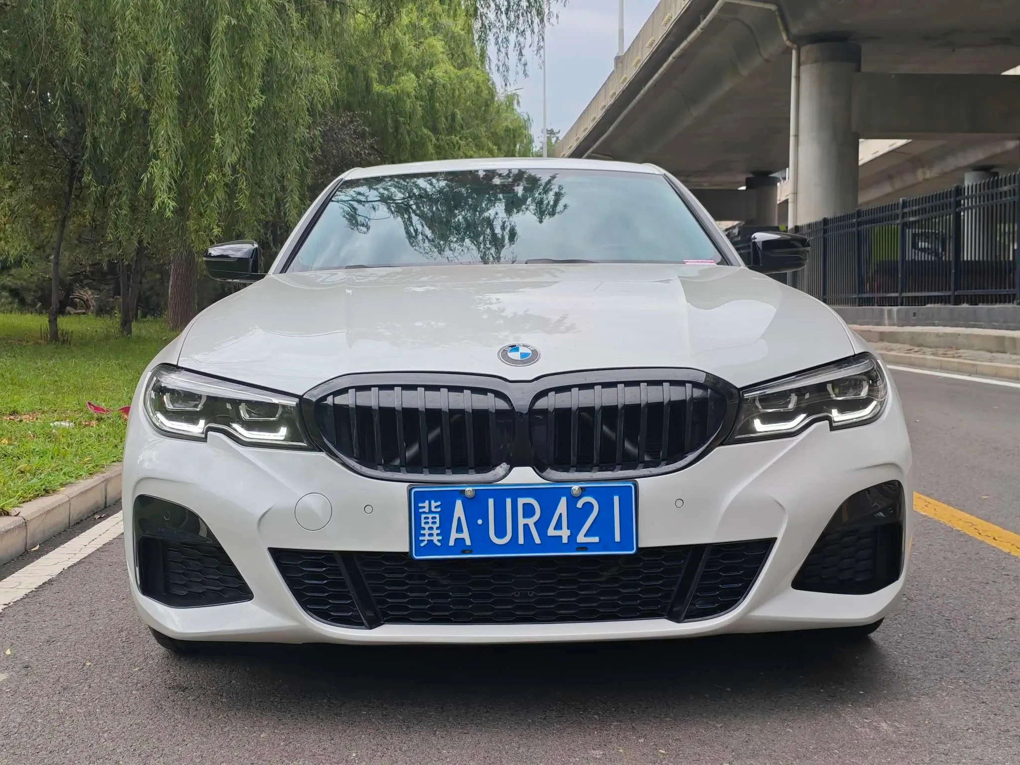BMW 3 Series 325Li M Sport - exterior