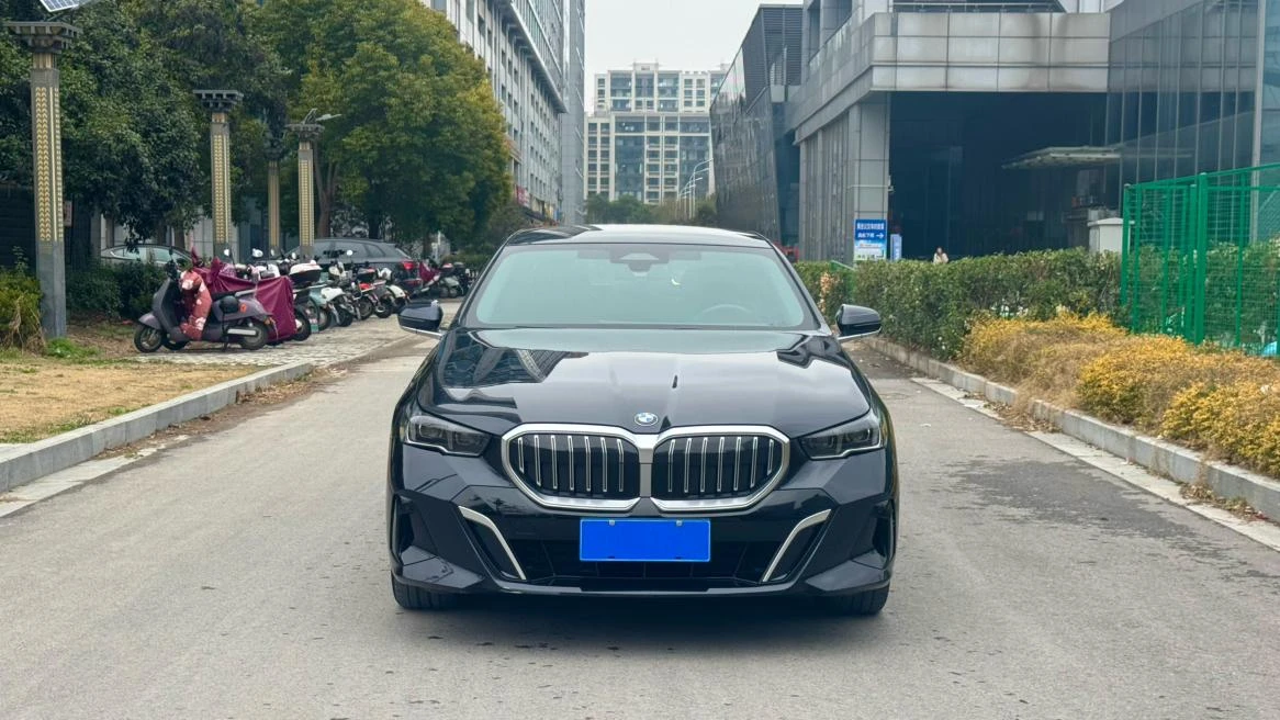 BMW 5 Series 525Li Luxury Package - exterior