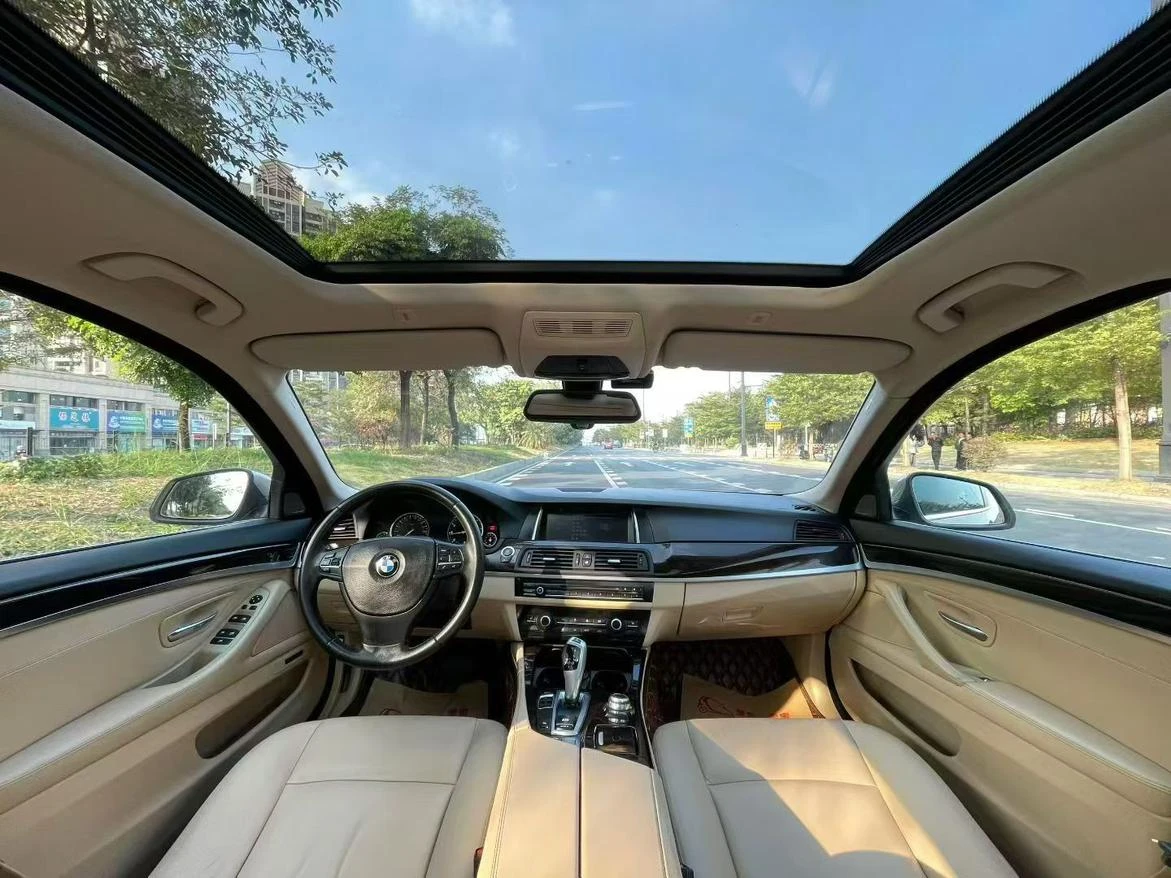 BMW 525Li  - interior