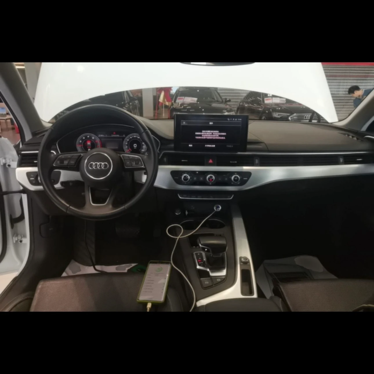 Audi A4L Sporty 40 - interior