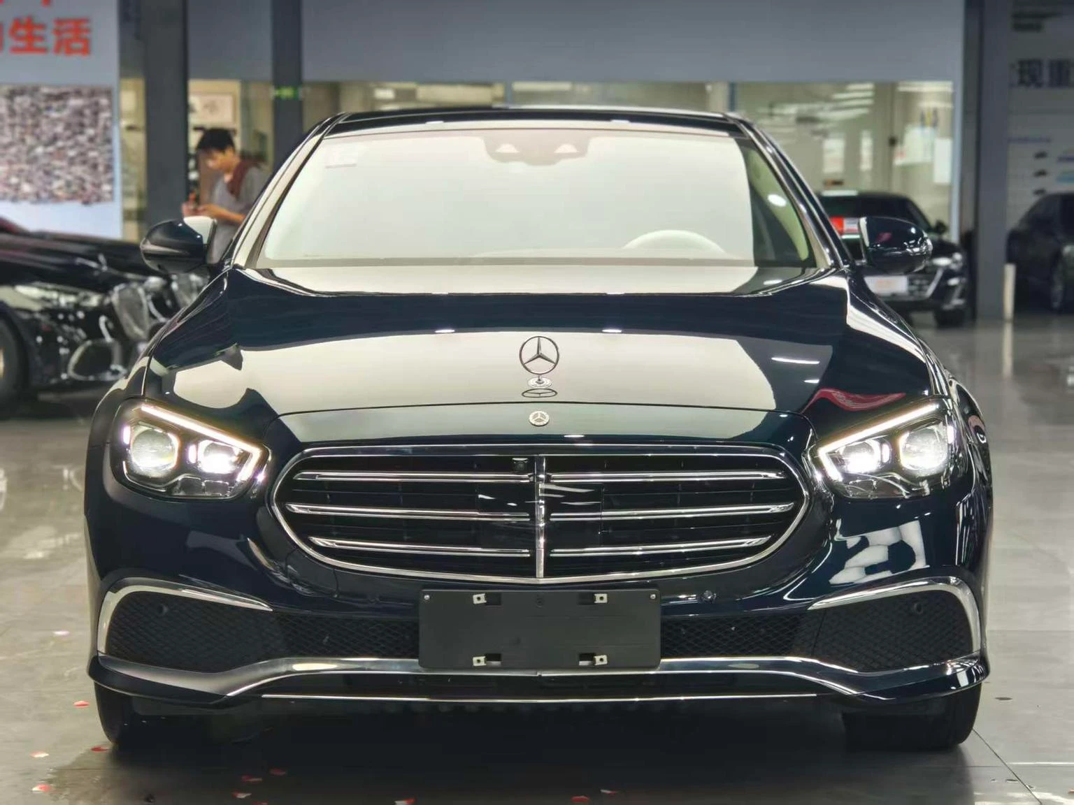 Mercedes-Benz E-Class E300 L Facelift Premium Edition - exterior