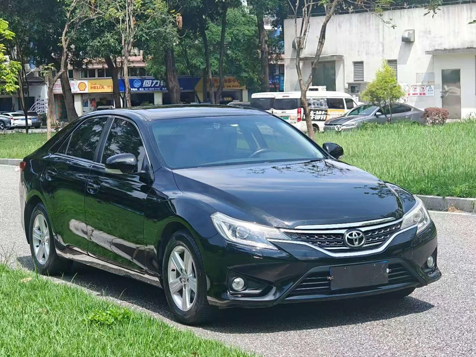 Toyota Reiz 2.5V  - Elite Trim - exterior