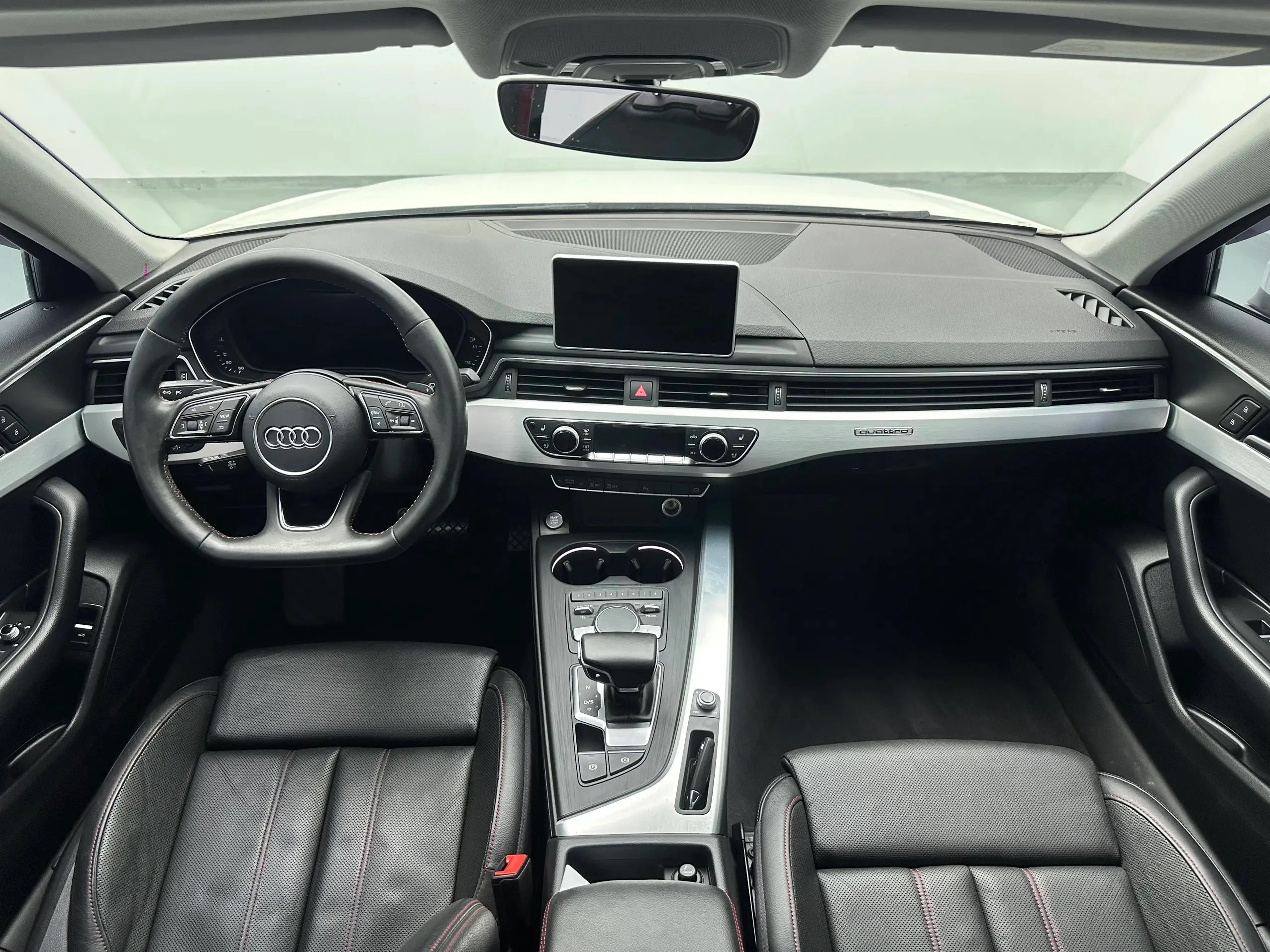 Audi A4L 45 TFSI Sport - interior