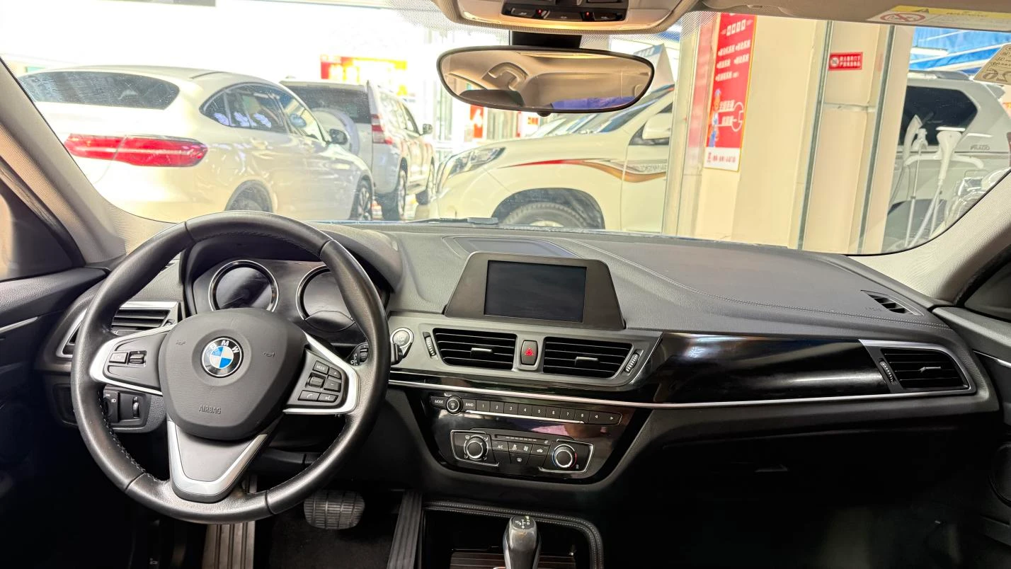 BMW 1118i M Sport - interior