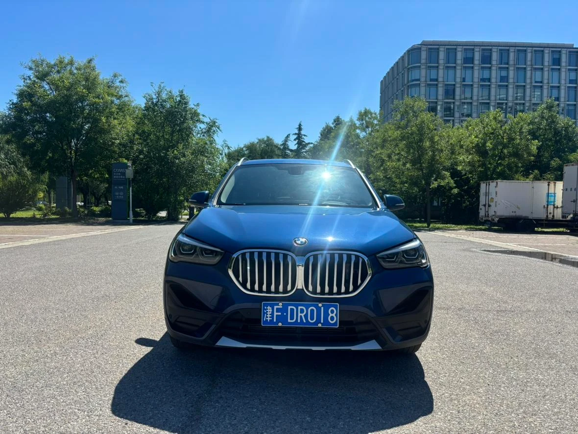 BMW X1  sDrive25Li  - exterior
