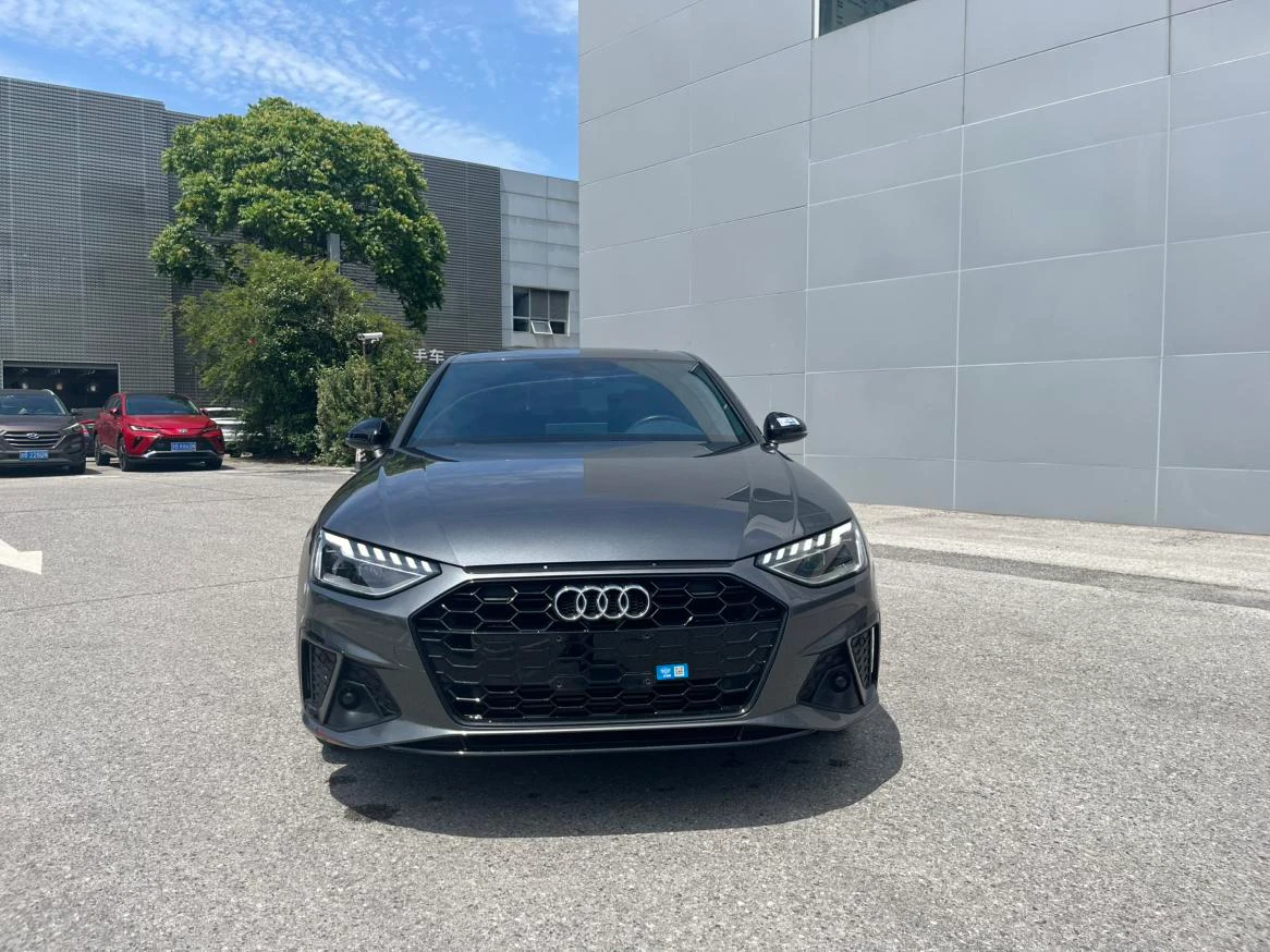 Audi A4L 40 TFSI Luxury Dynamic Style - exterior