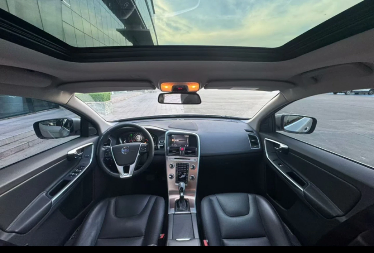 Volvo XC60 T5 FWD - interior