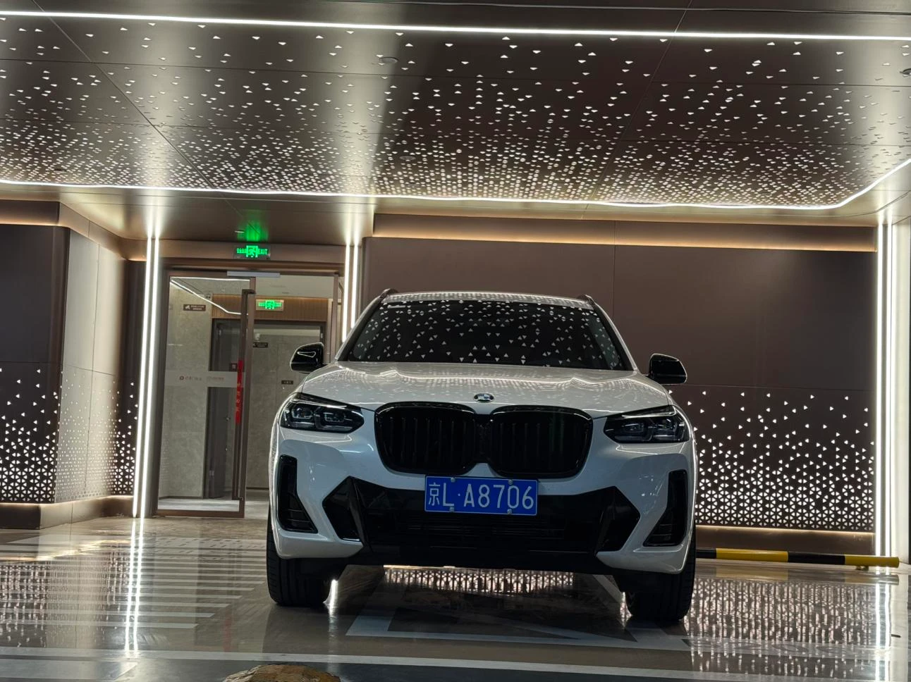 BMW X3 xDrive30i Leading Edition M Shadowline Package - exterior