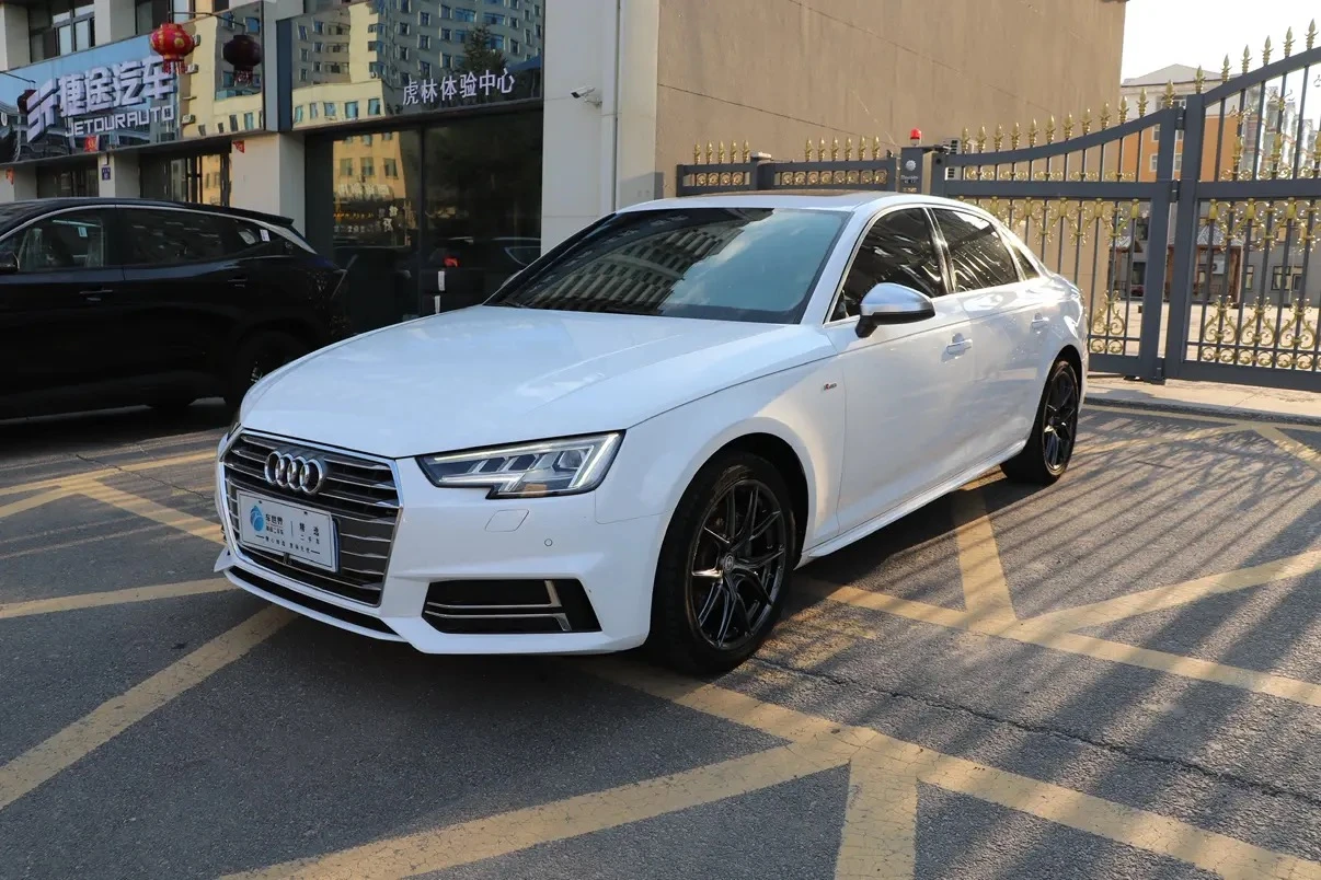 Audi A4 40TFSI Fashion Trim
