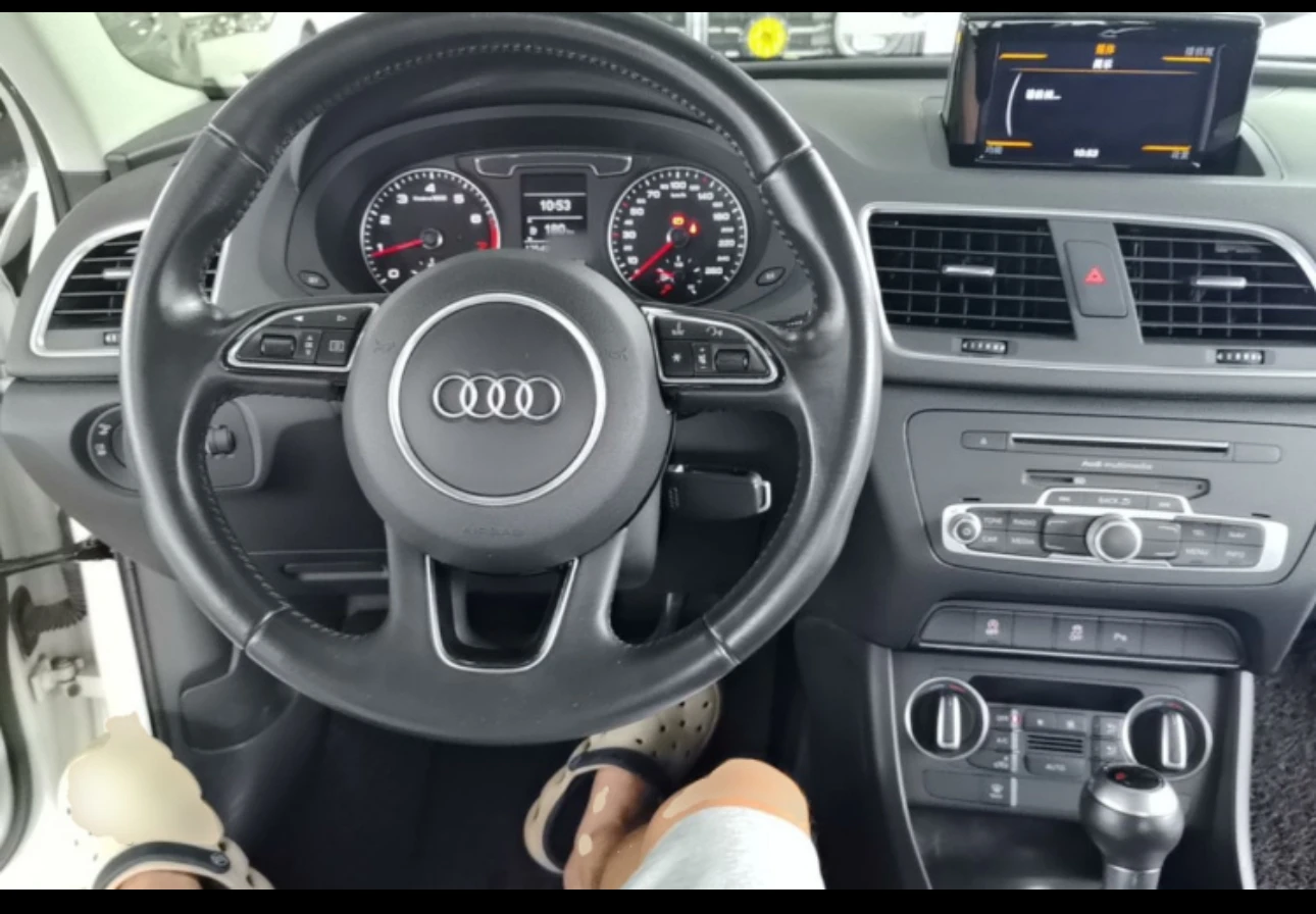 Audi Q3 35 TFSI  - interior