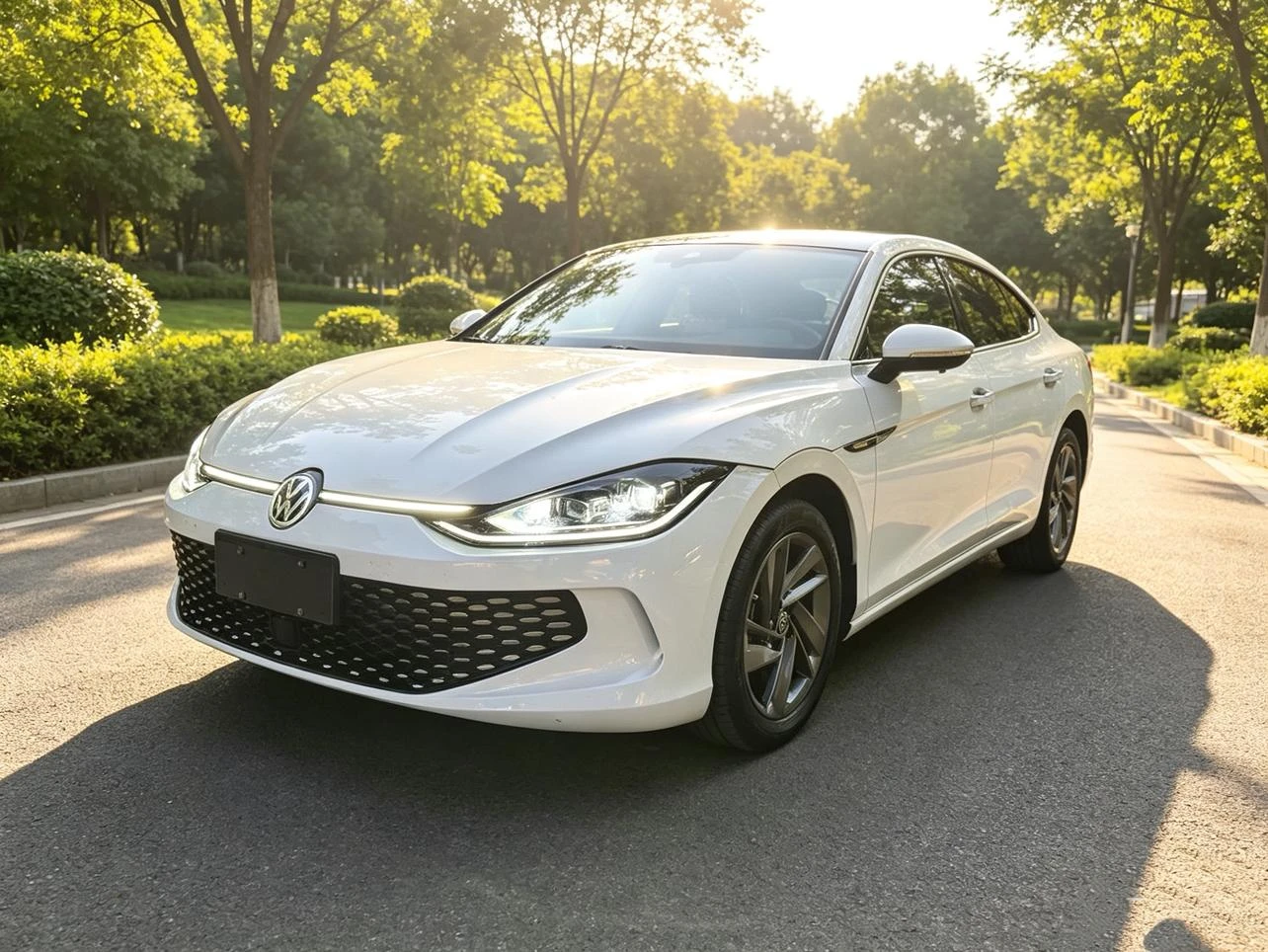 Volkswagen  Lamando L 280TSI DSG Dazzling Spicy Edition